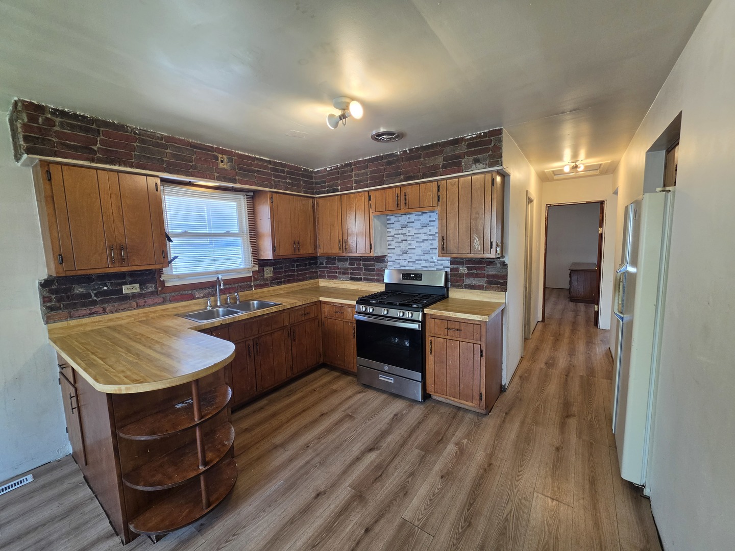 14104 S Bensley Avenue Property Photo 10