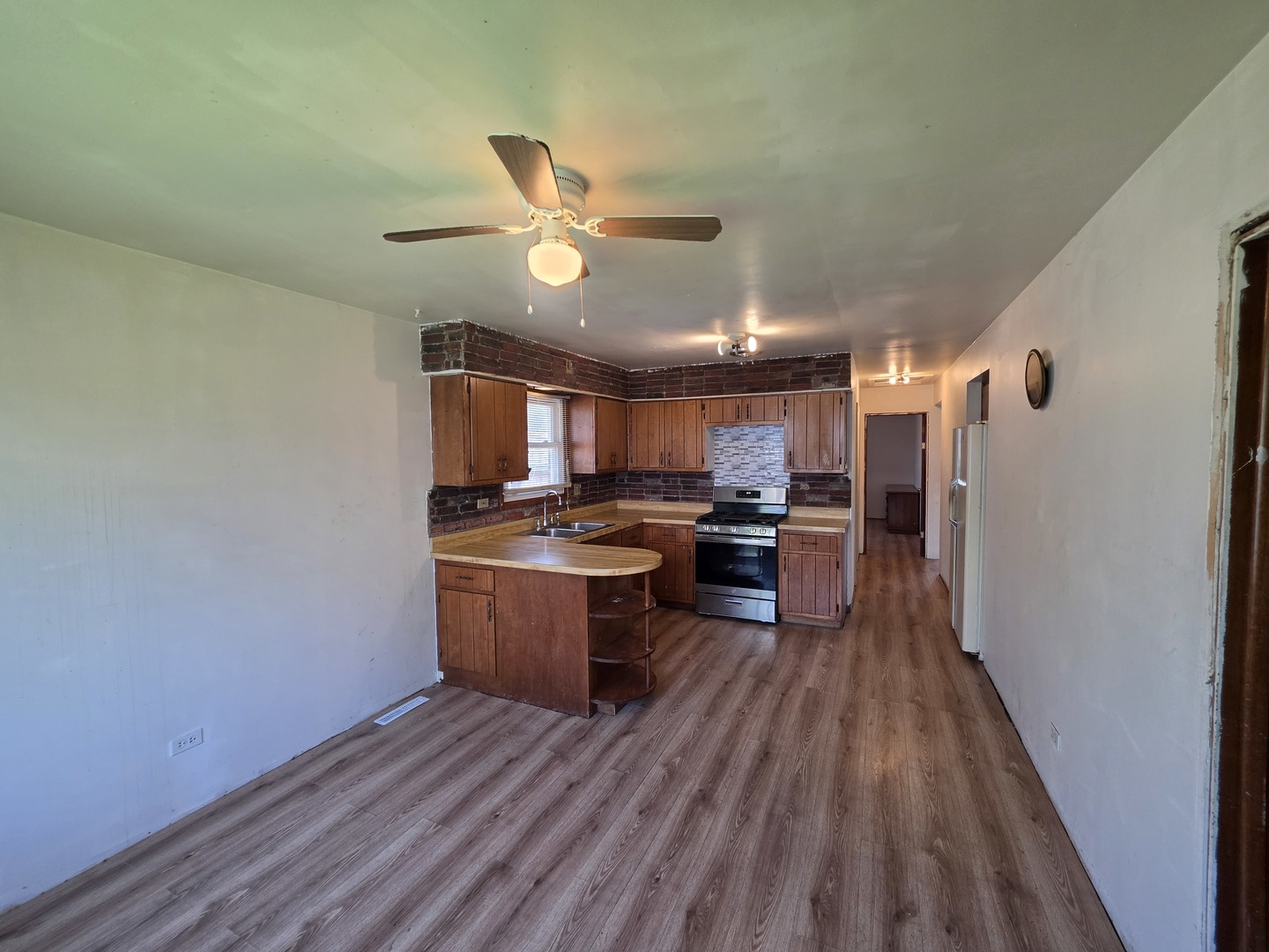 14104 S Bensley Avenue Property Photo 11