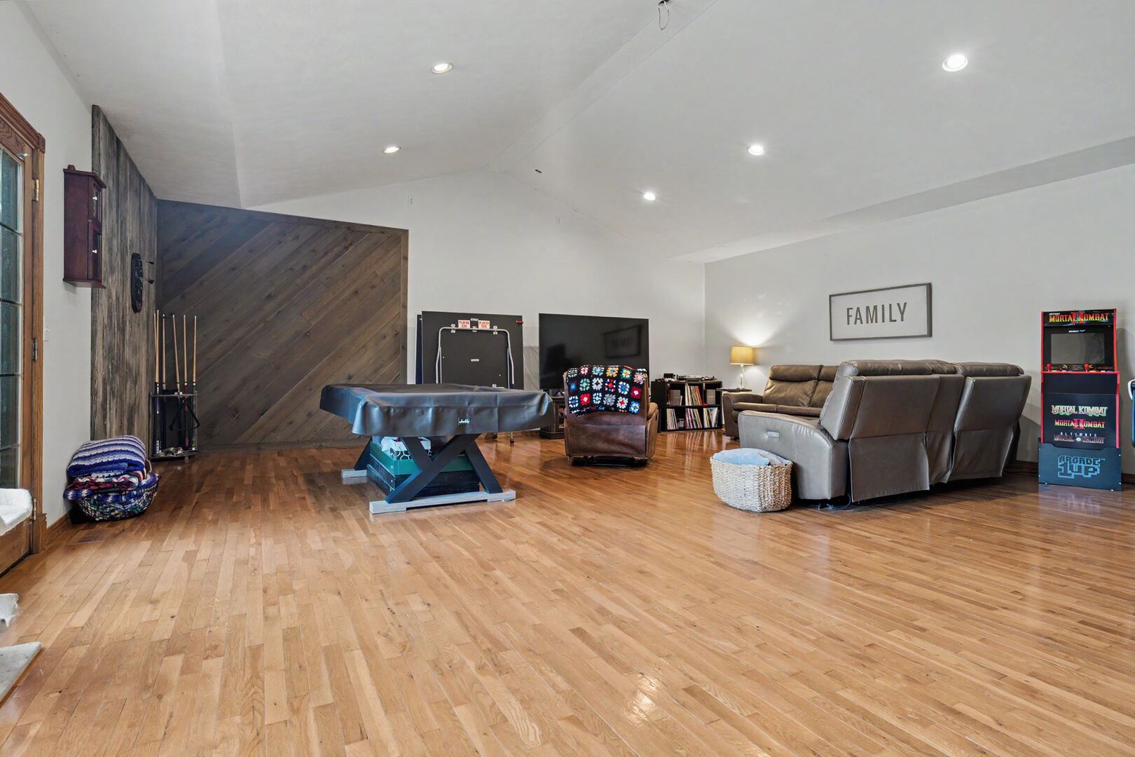 25857 Toboggan Avenue Property Photo 15