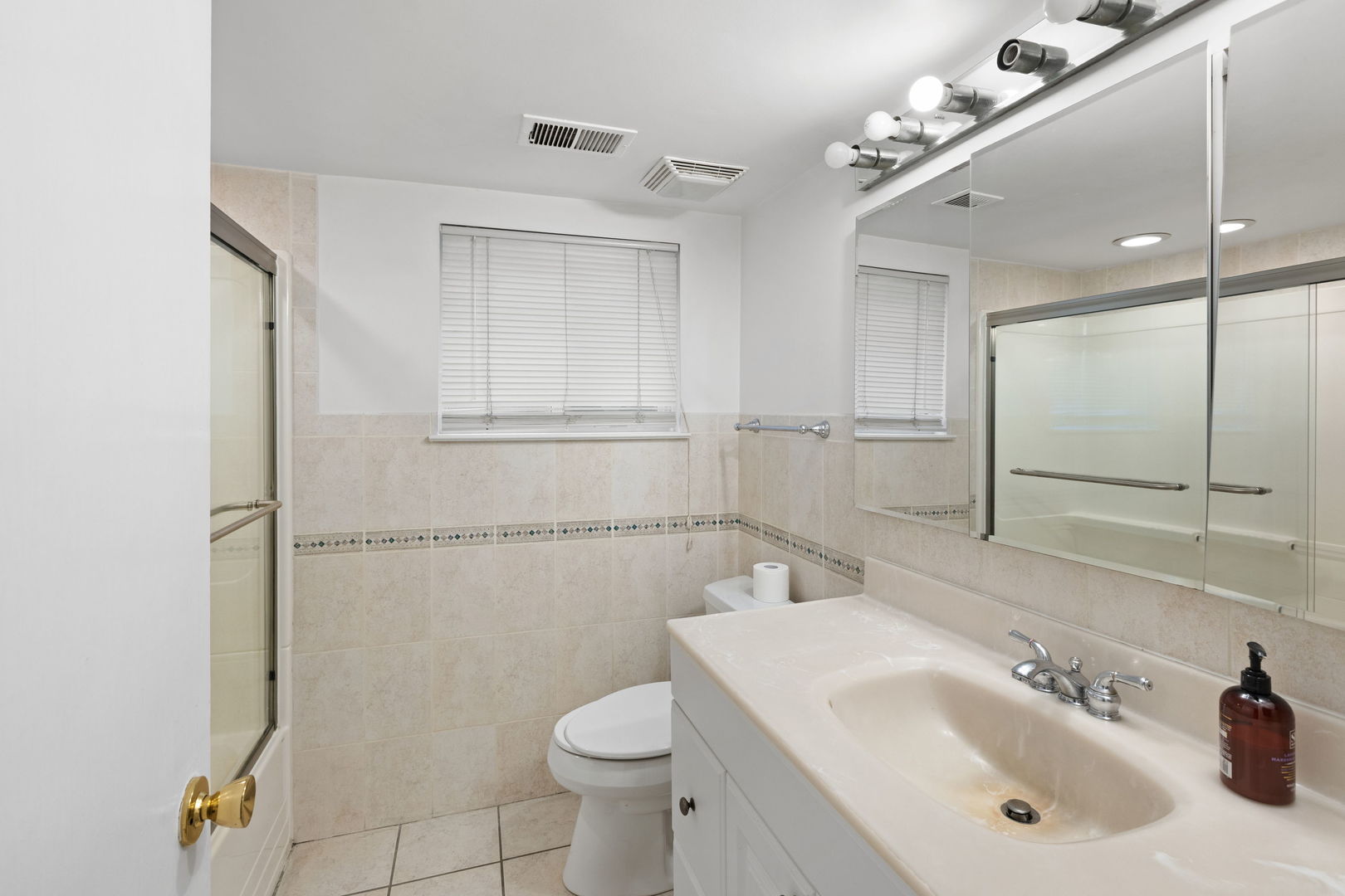 4639 Howard Street Property Photo 12