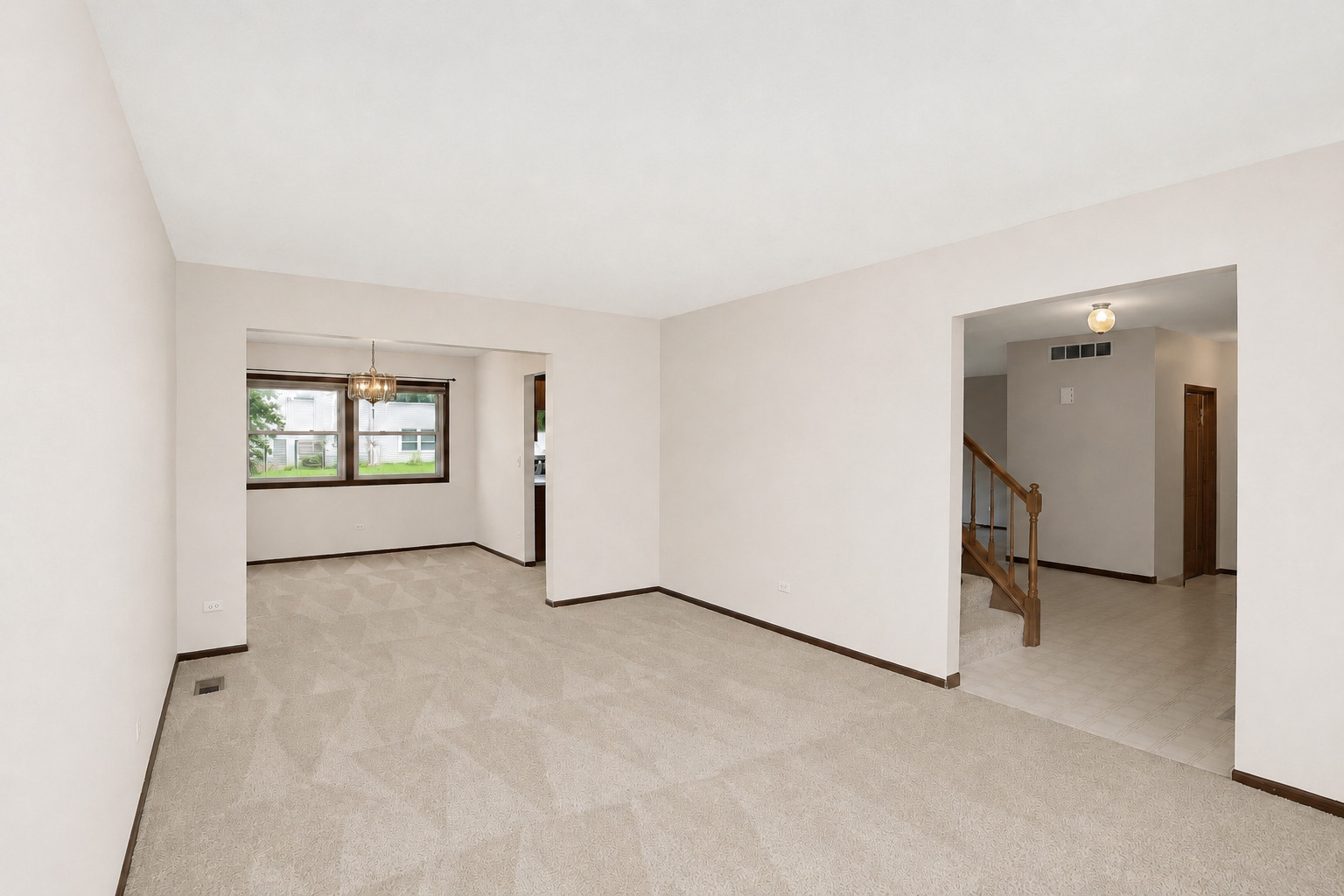 107 S Elroy Avenue Property Photo 4