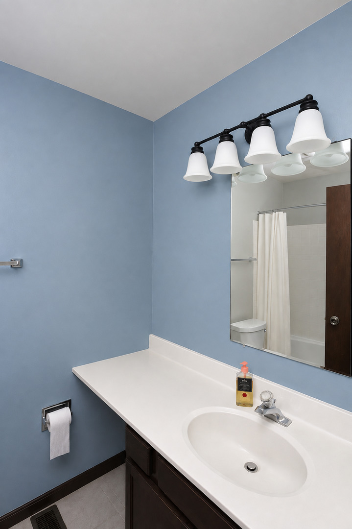 107 S Elroy Avenue Property Photo 24