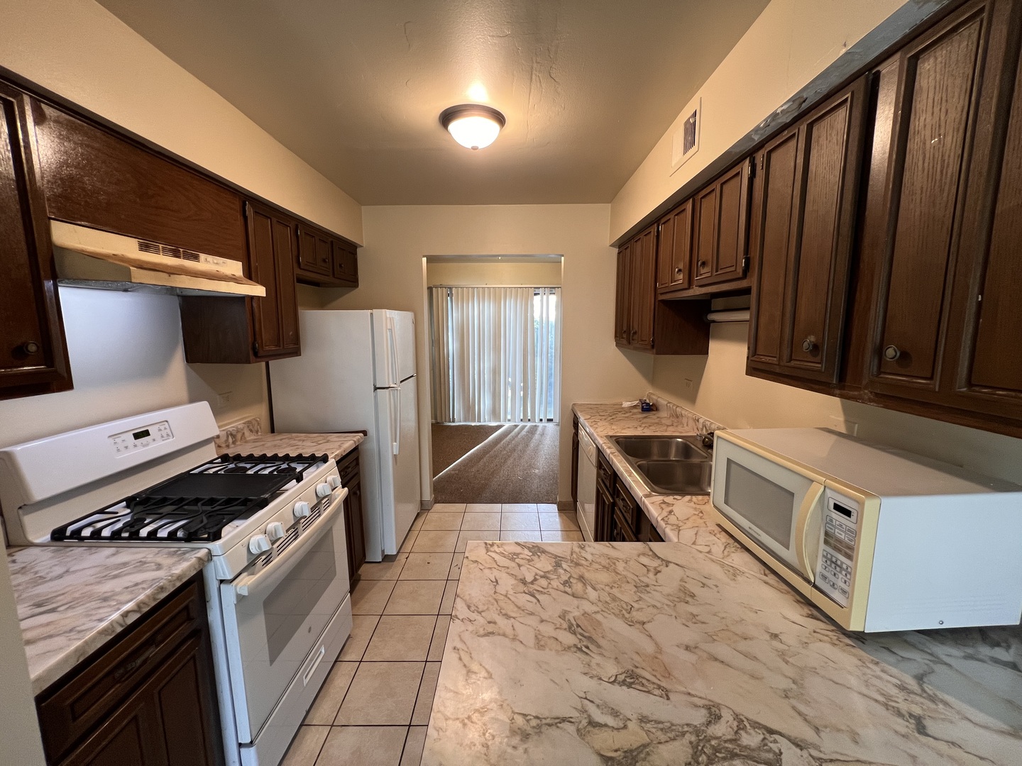 951 Wilshire Court 14-4 Property Photo 5