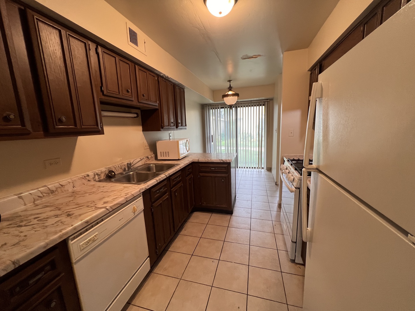 951 Wilshire Court 14-4 Property Photo 6