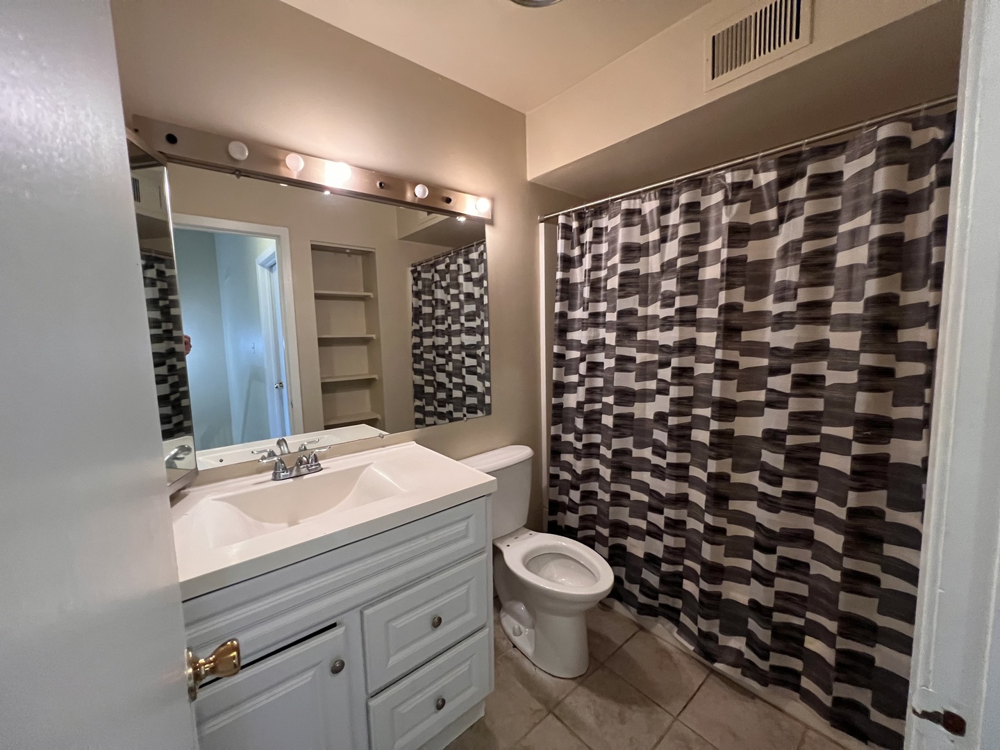 951 Wilshire Court 14-4 Property Photo 8