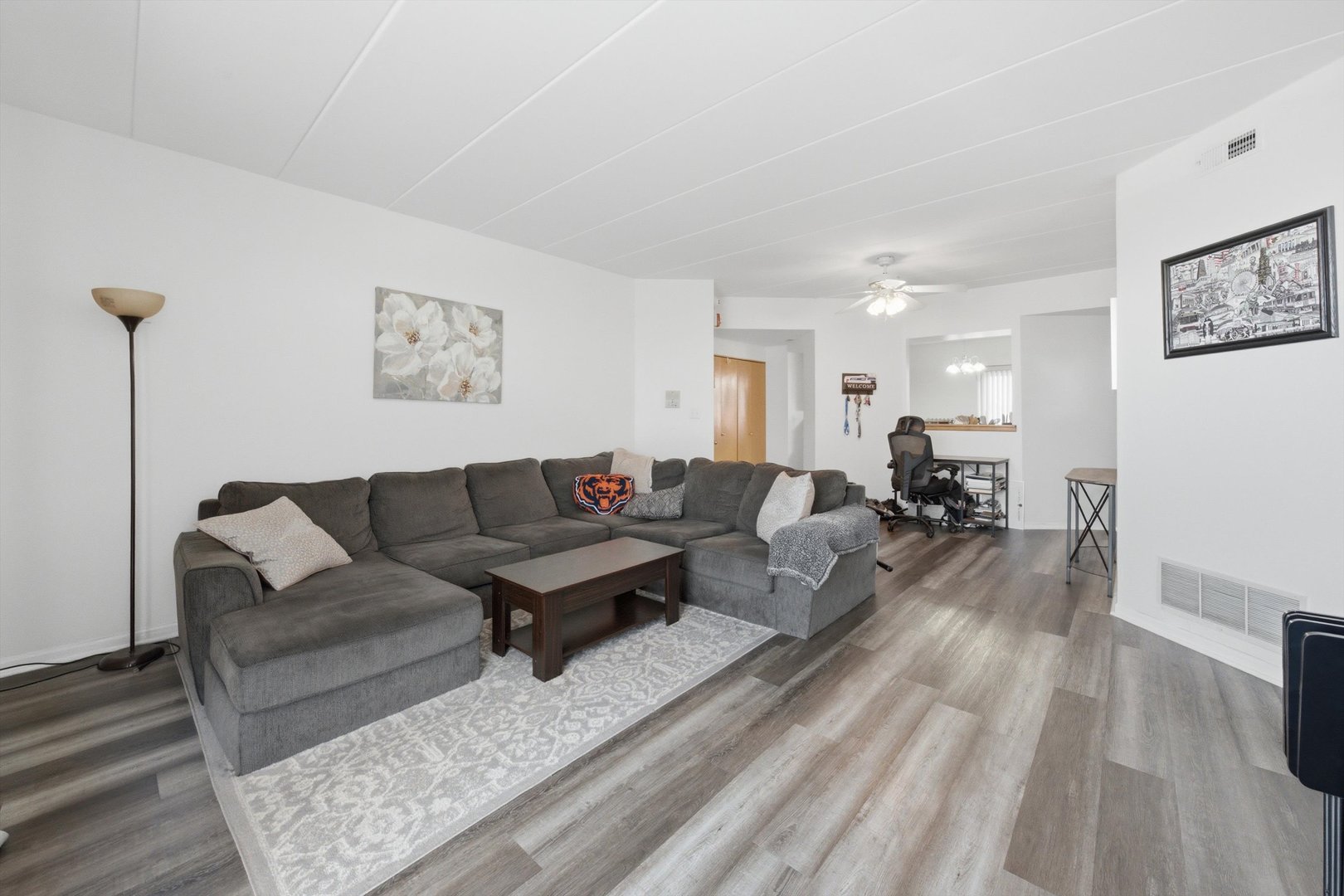 7900 Nagle Avenue 2n Property Photo 3