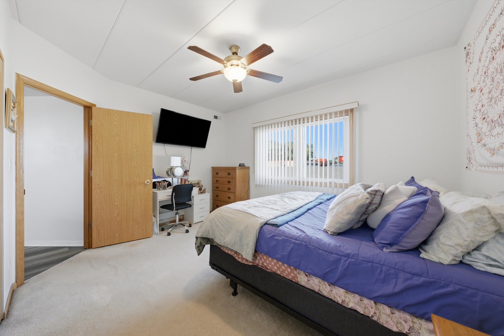 7900 Nagle Avenue 2n Property Photo 7