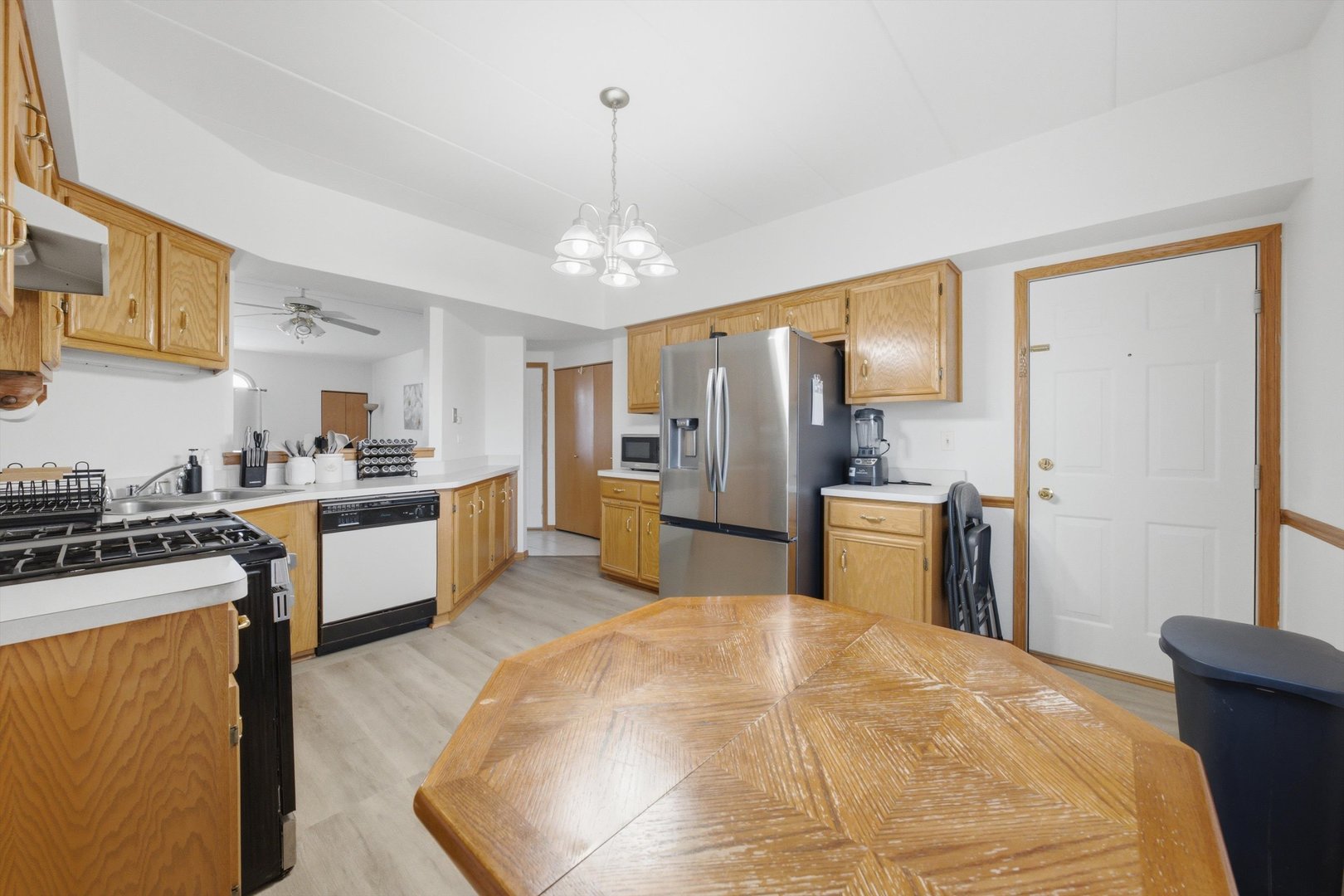 7900 Nagle Avenue 2n Property Photo 10