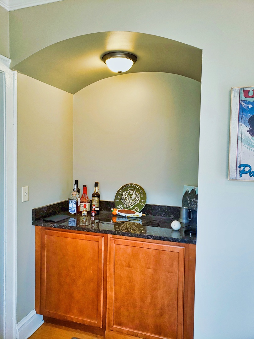 1925 Grove Avenue 211 Property Photo 4