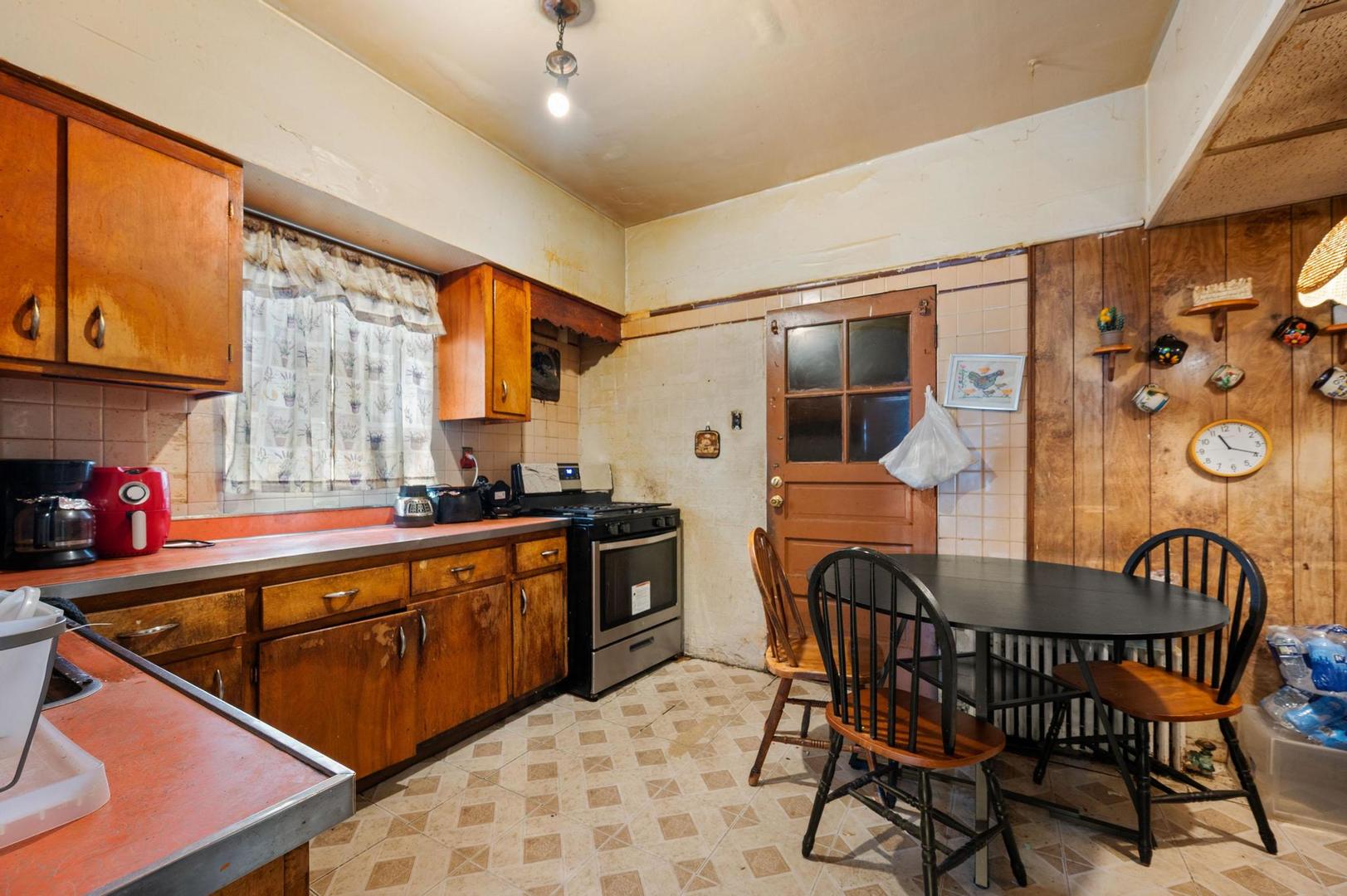 5630 S Albany Avenue Property Photo 7