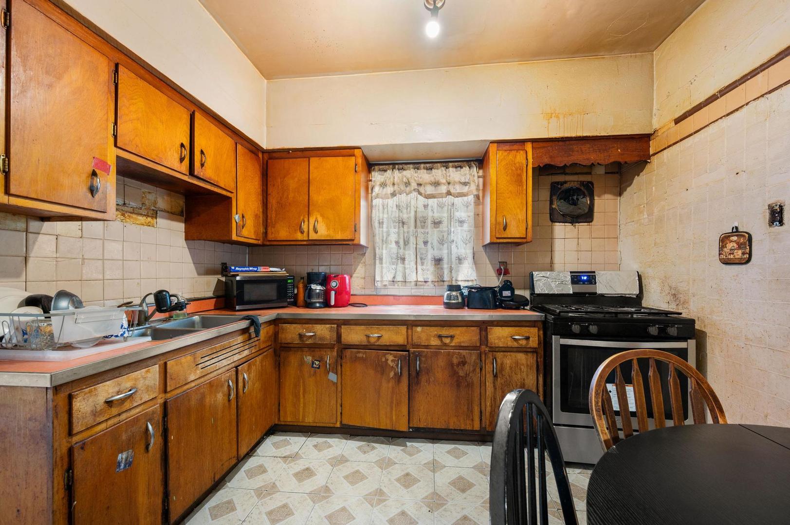 5630 S Albany Avenue Property Photo 8