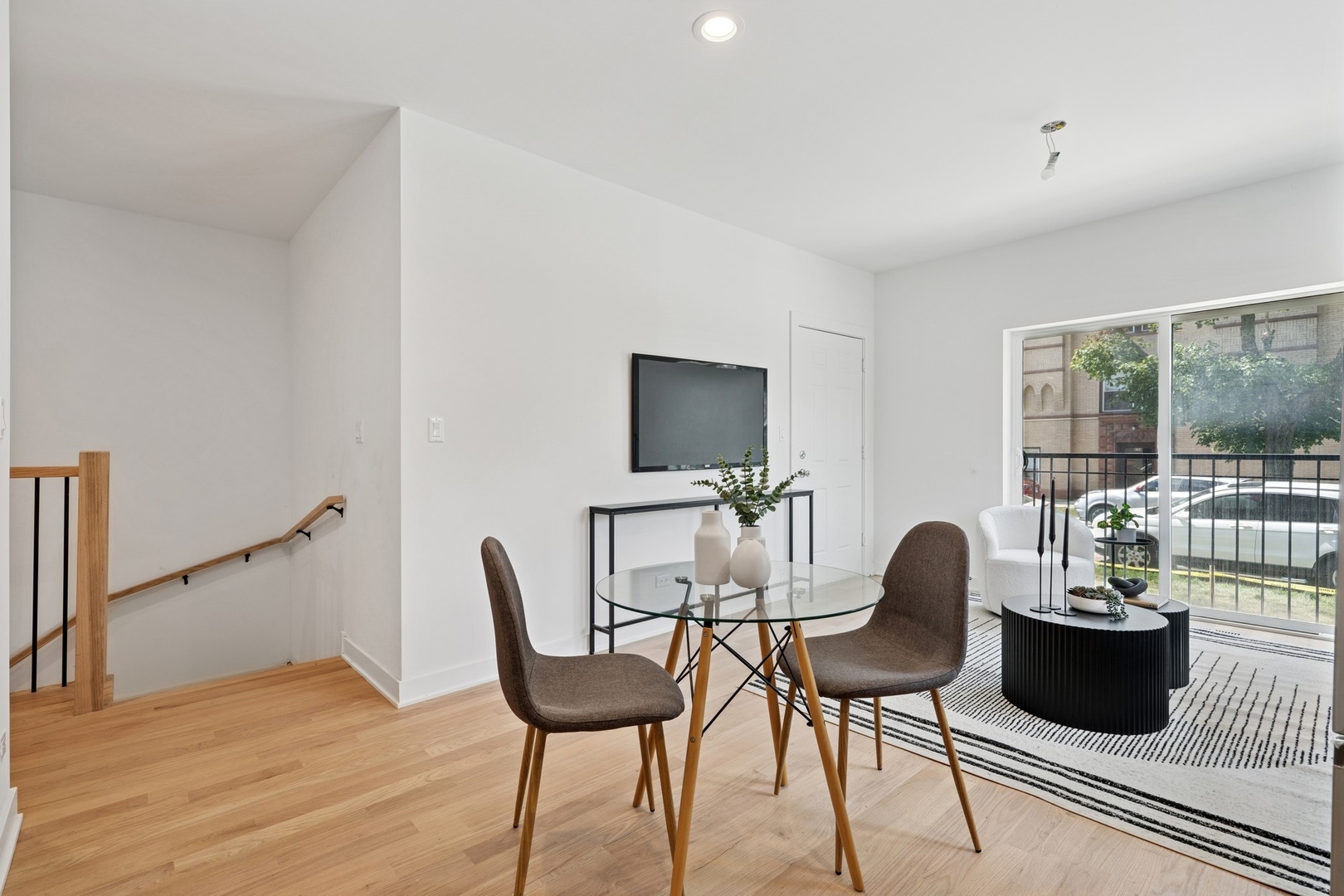 6753 N Hermitage Avenue 2 Property Photo 8
