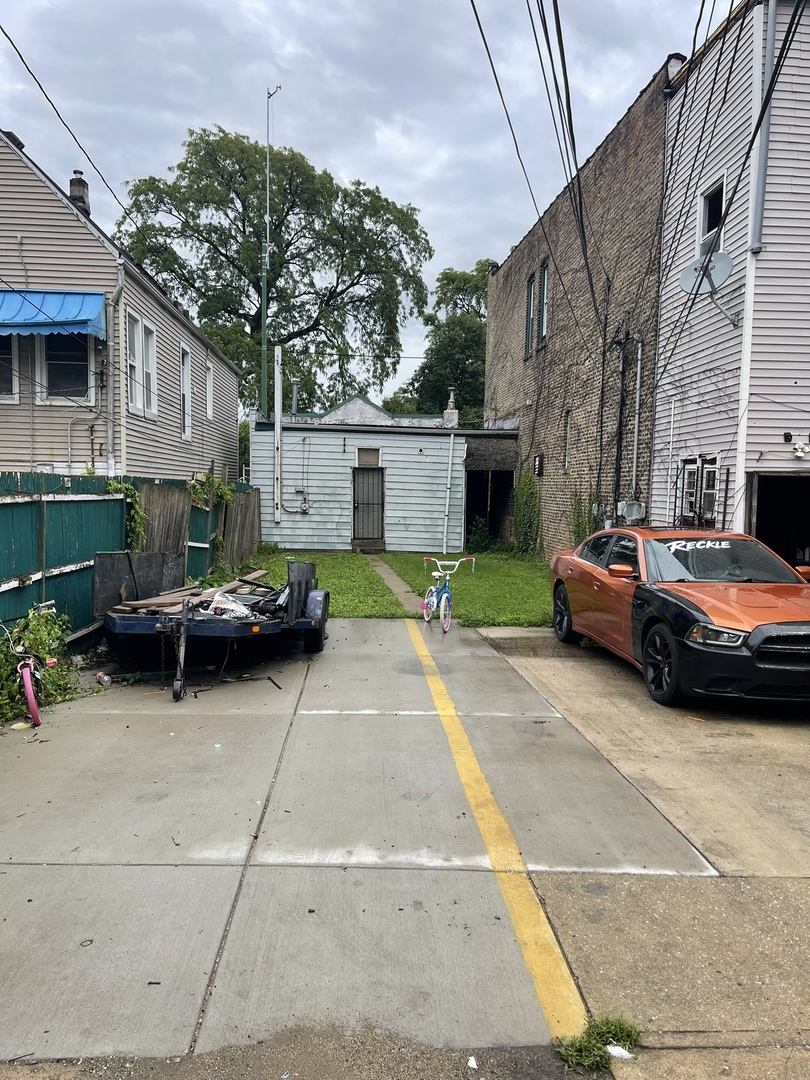 1801 W 51st Street Property Photo 8