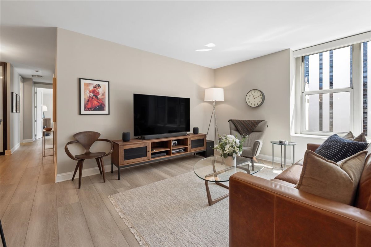 1325 N State Parkway 12e Property Photo 10