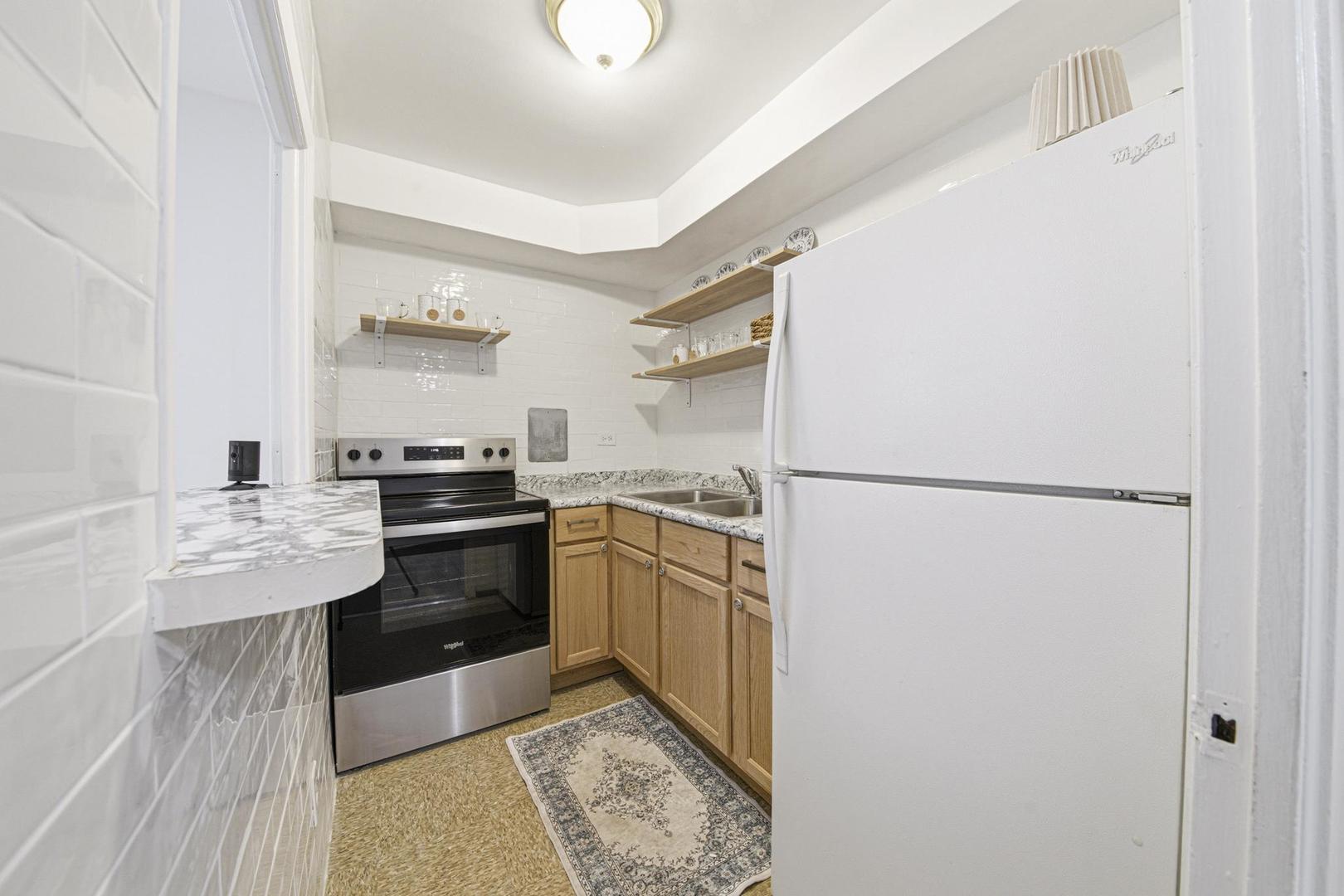 6118 N Sheridan Road 106 Property Photo 10
