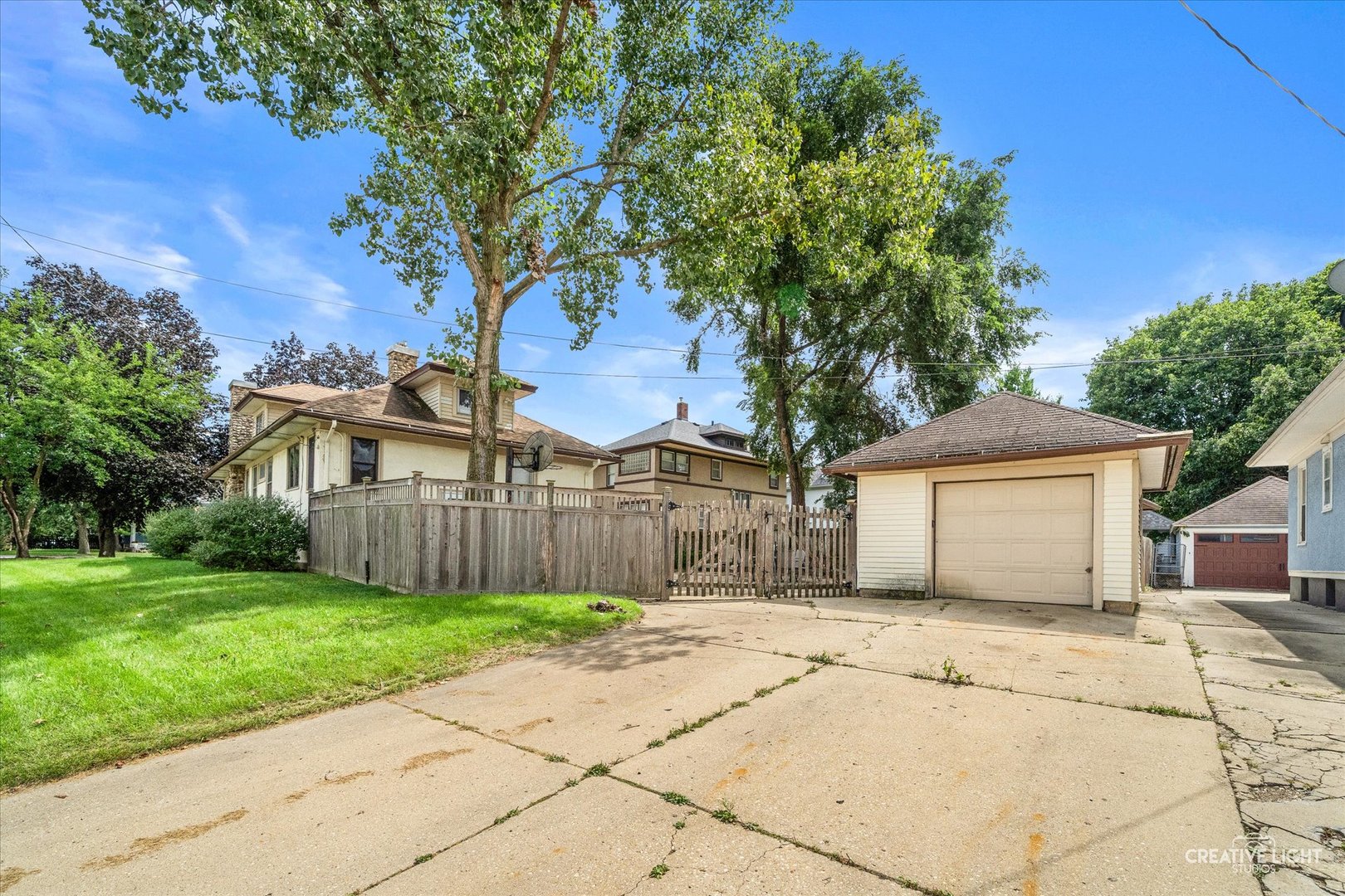 450 Arlington Avenue Property Photo 3