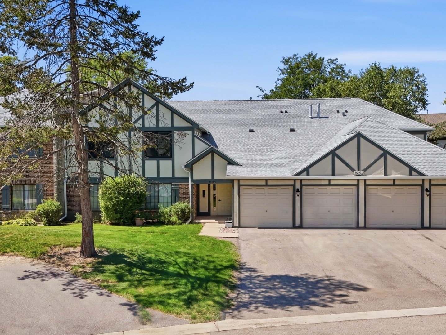 1952 N Hidden Creek Circle 7