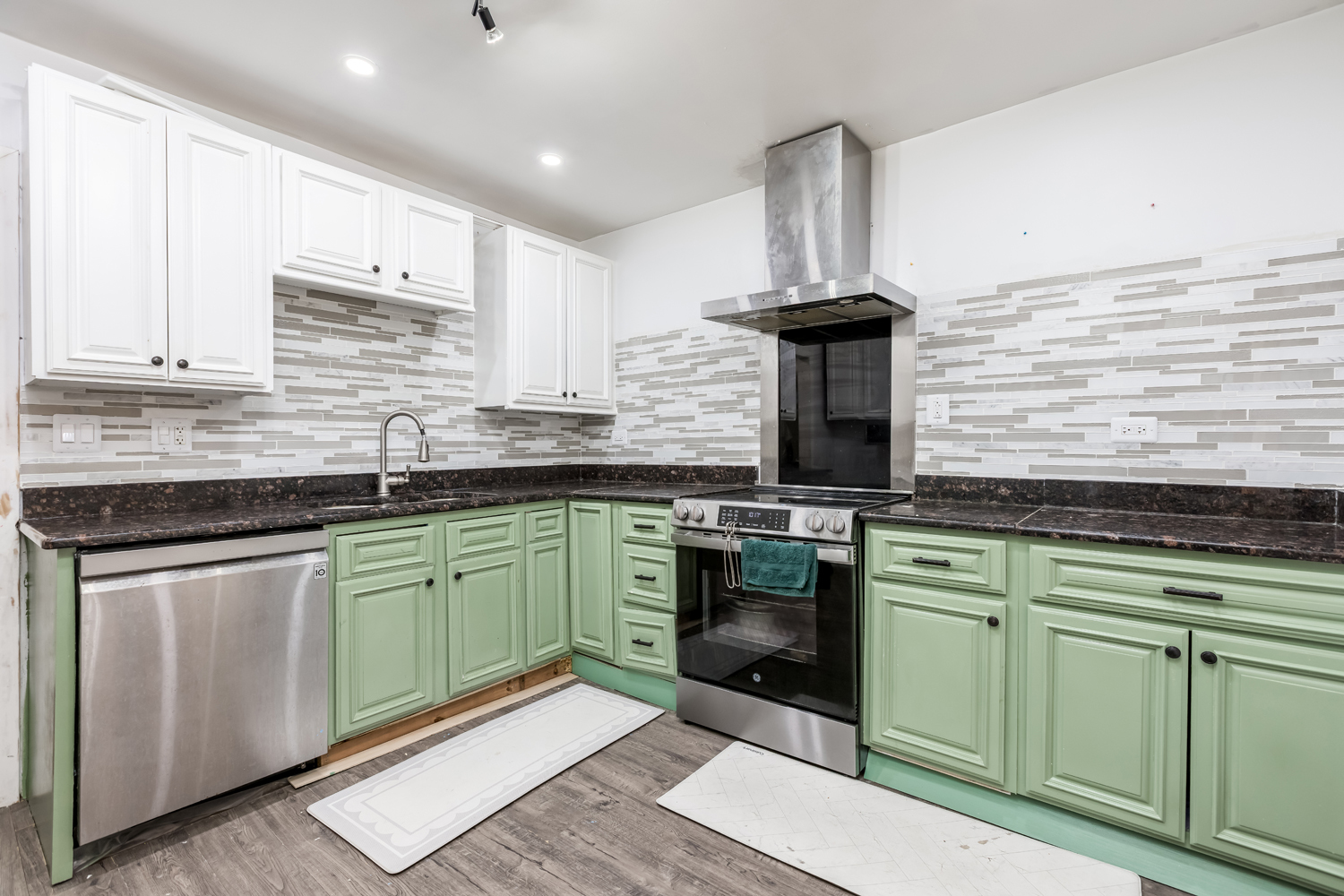 6126 N Francisco Avenue 1 Property Photo 6