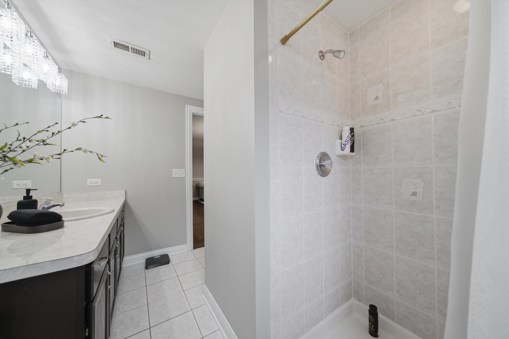 8402 S Thomas Avenue Property Photo 23