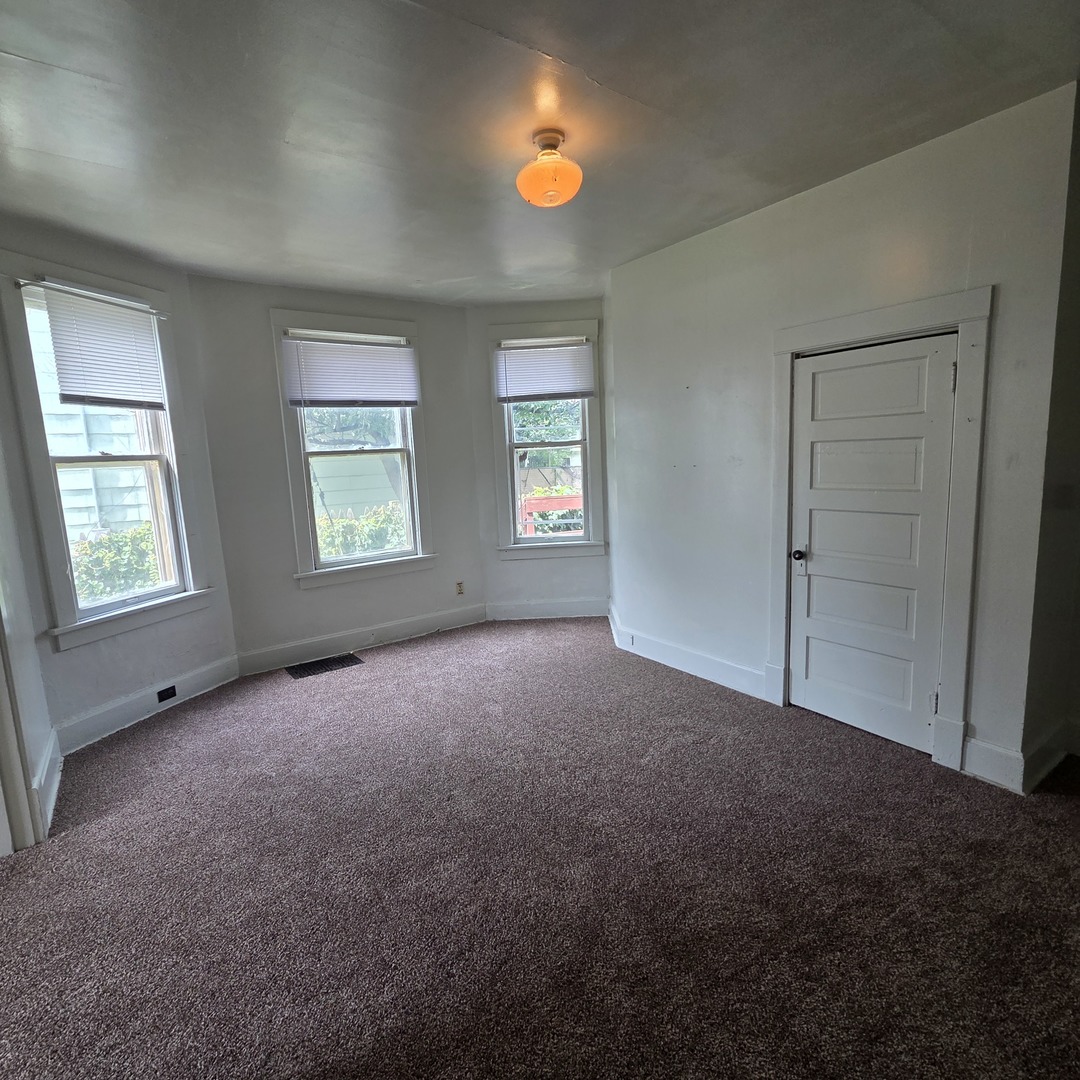 1712 W 7th Street Property Photo 4
