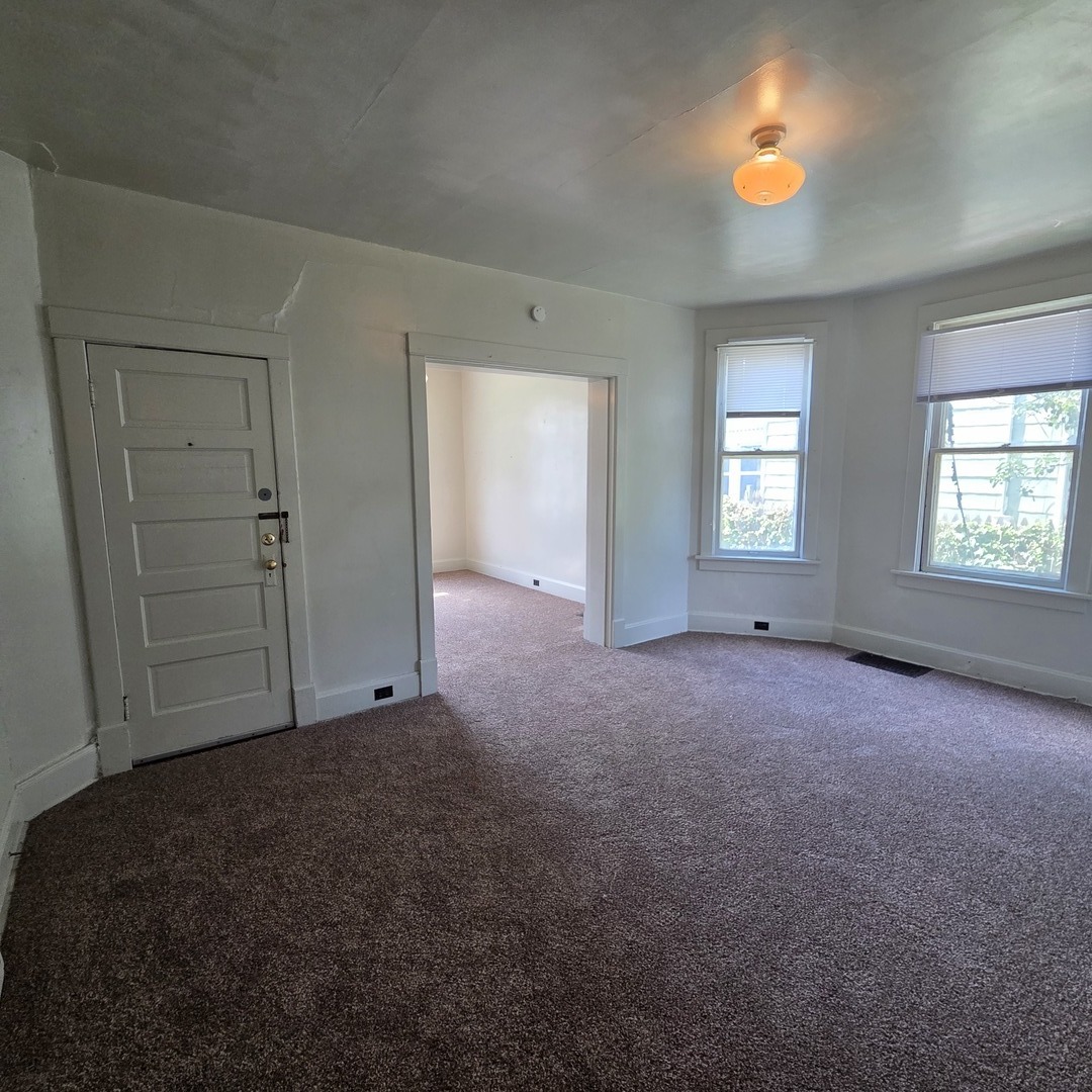 1712 W 7th Street Property Photo 5