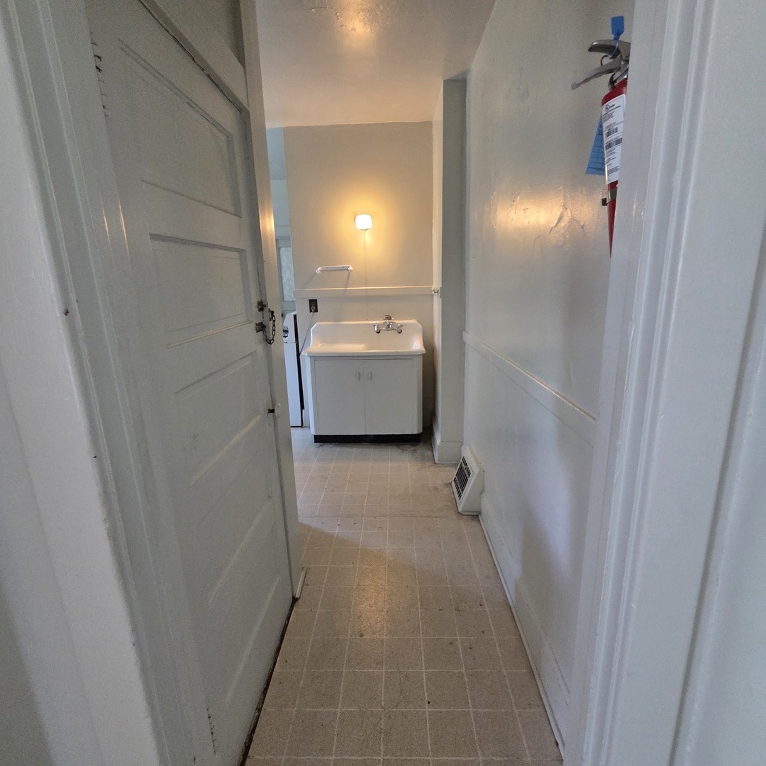 1712 W 7th Street Property Photo 8