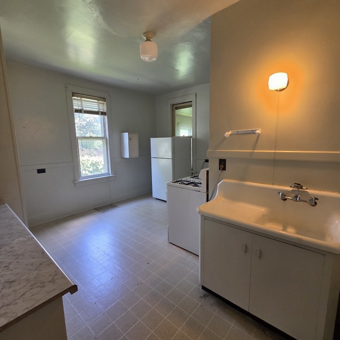 1712 W 7th Street Property Photo 9