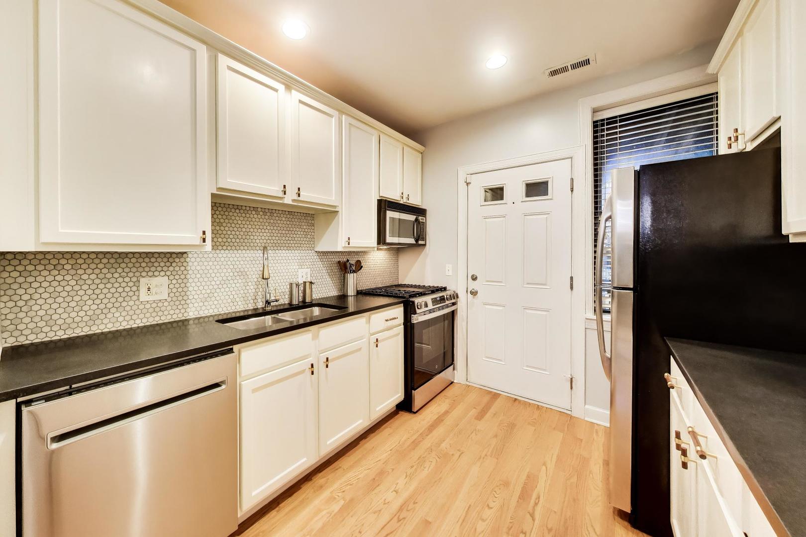 747 W Cornelia Avenue N1 Property Photo 10
