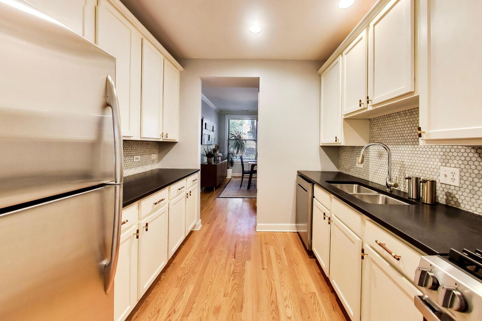 747 W Cornelia Avenue N1 Property Photo 12
