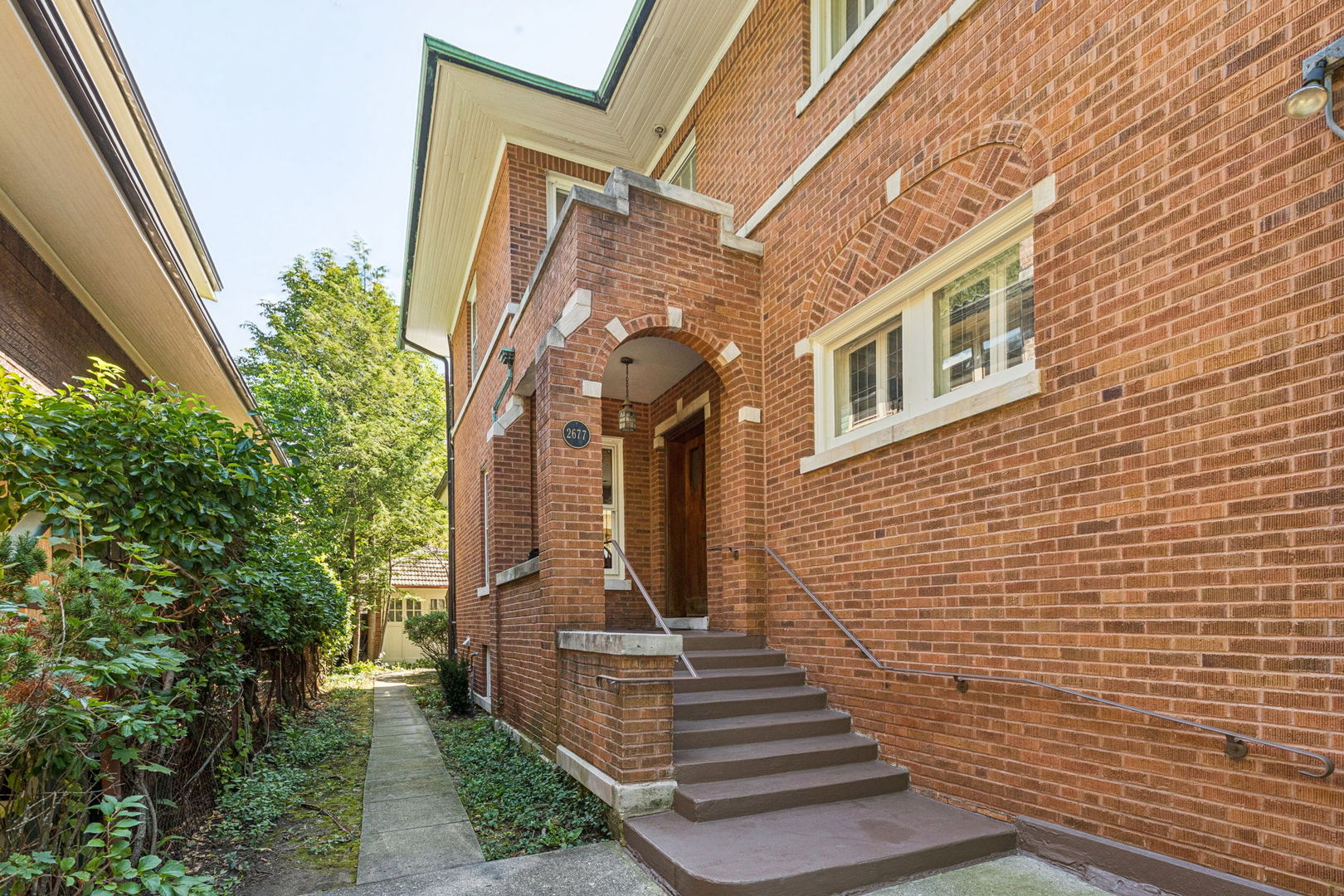 2677 Orrington Avenue Property Photo 3