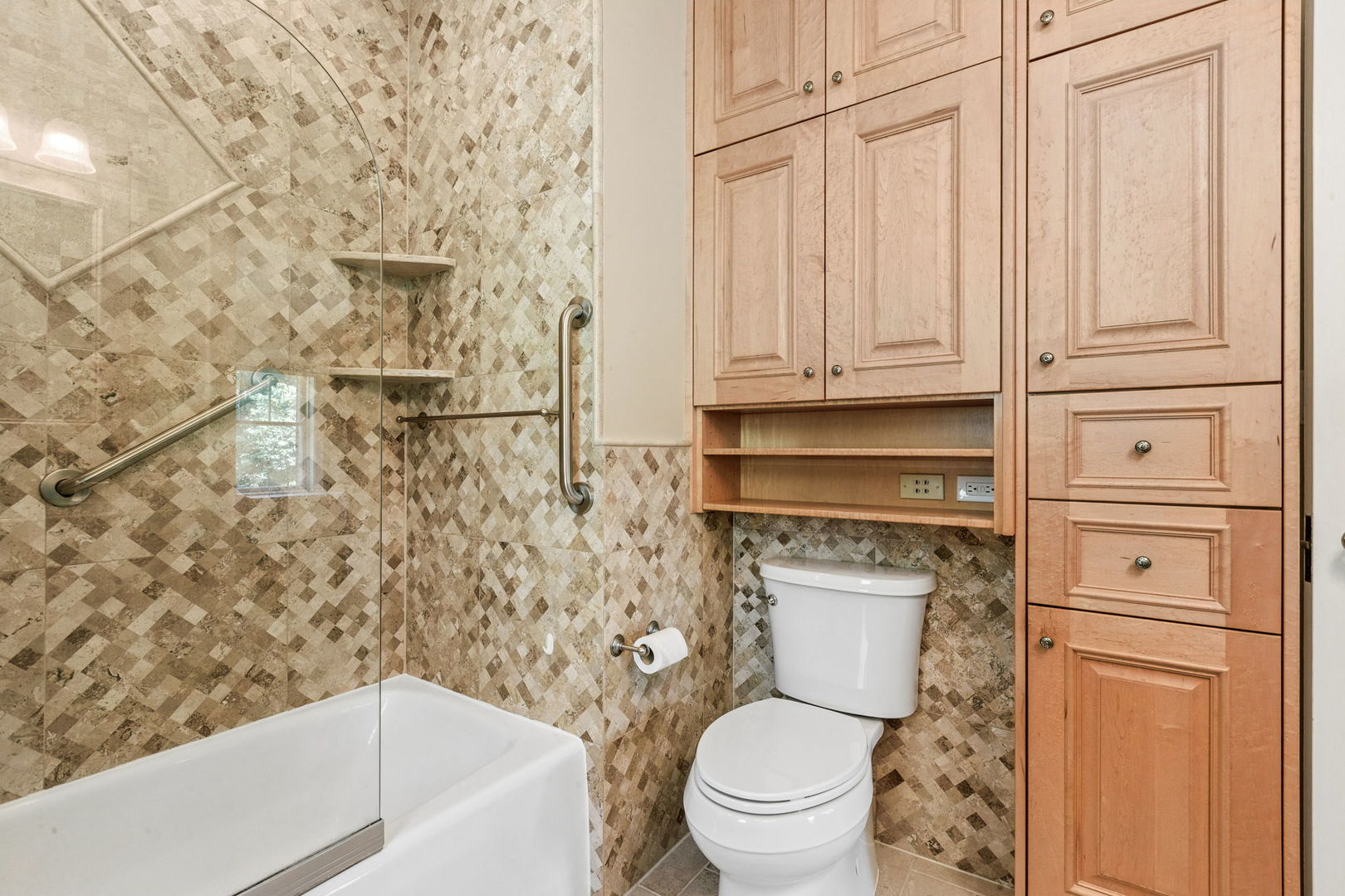 2677 Orrington Avenue Property Photo 29