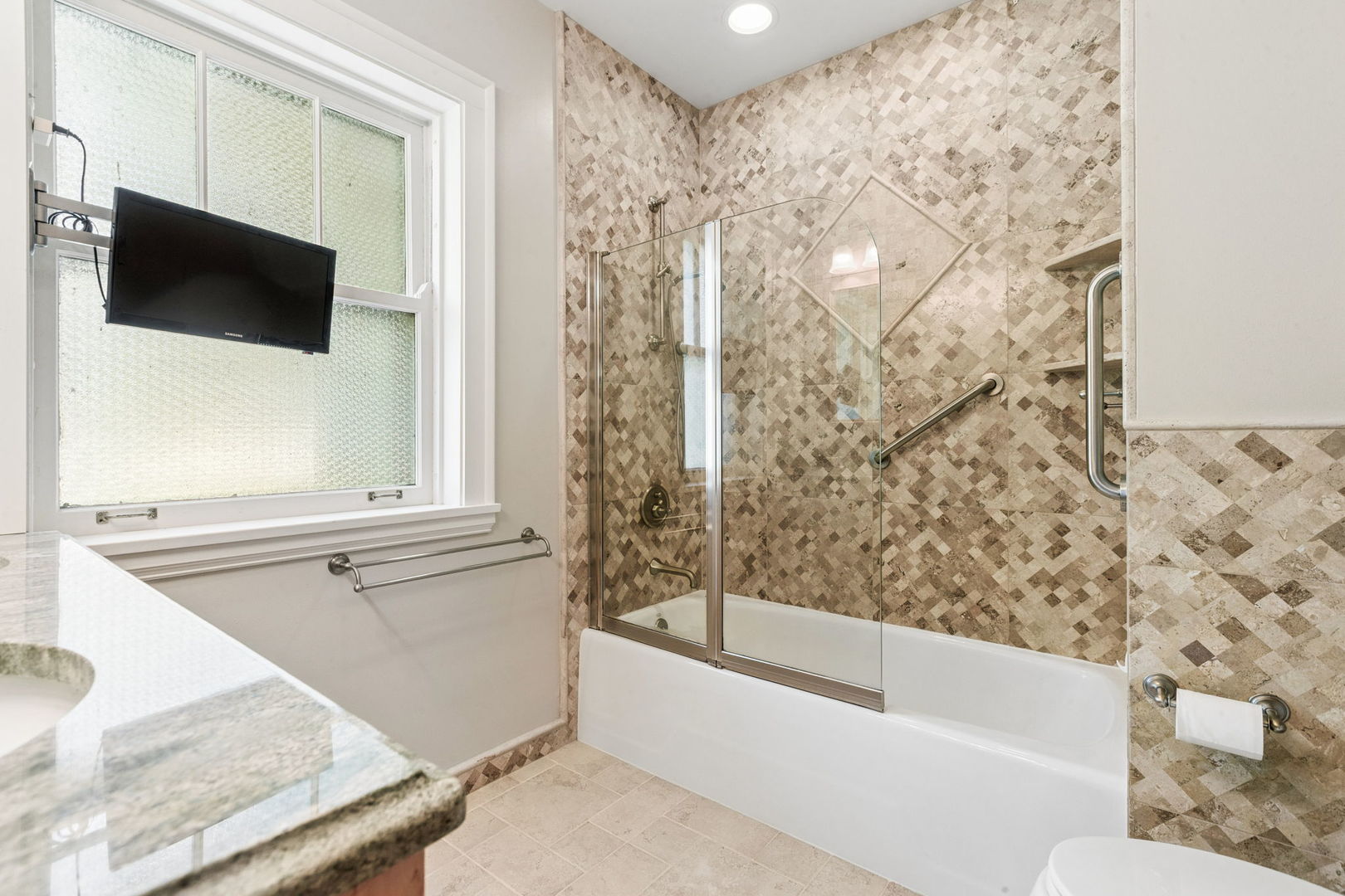 2677 Orrington Avenue Property Photo 30