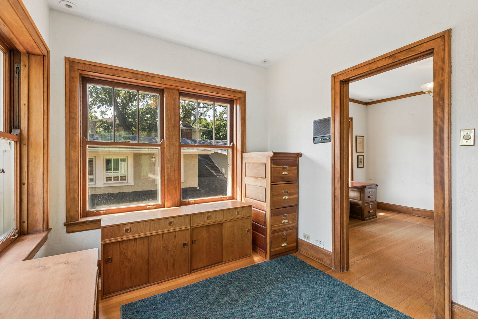 2677 Orrington Avenue Property Photo 37