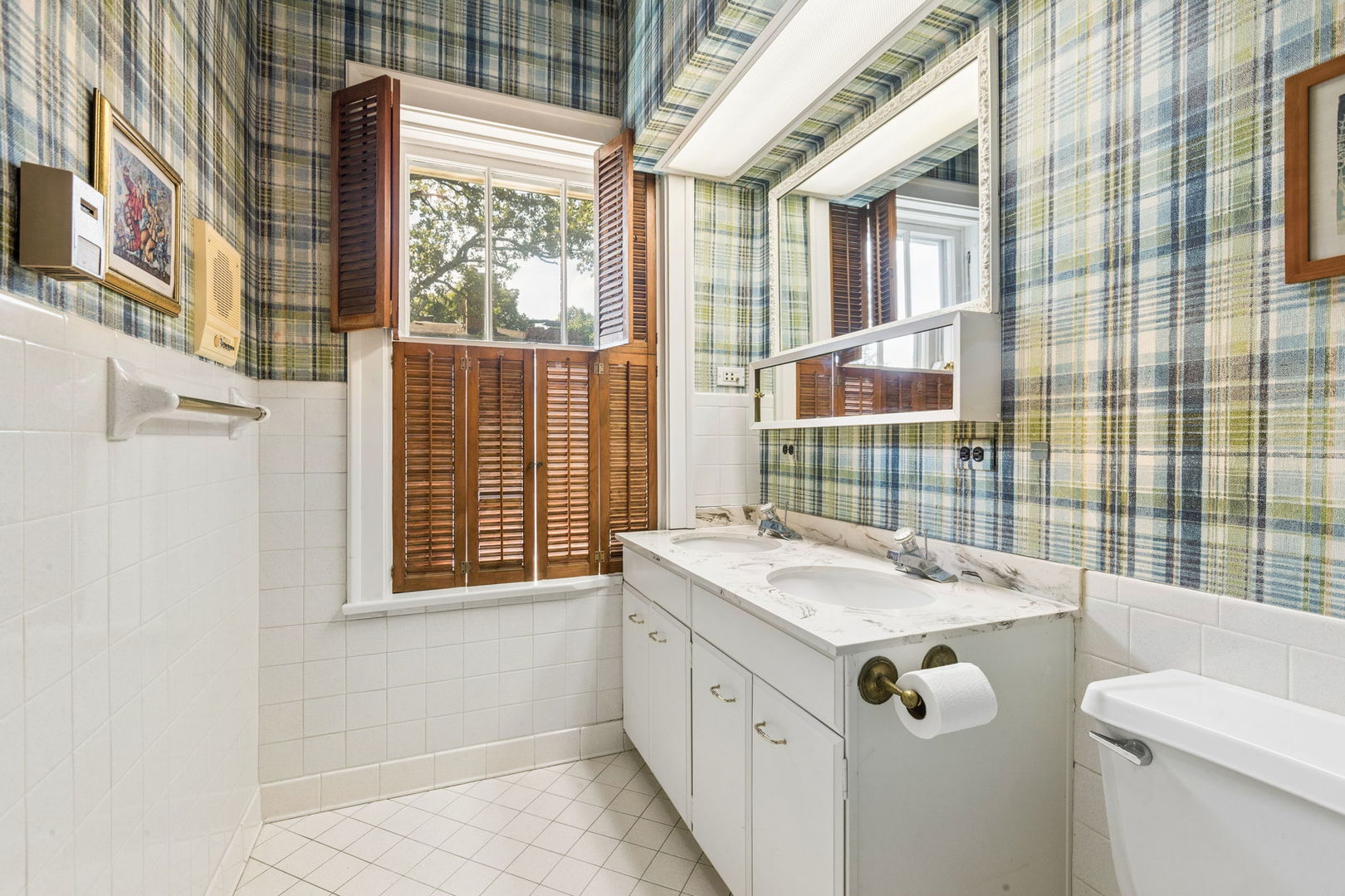 2677 Orrington Avenue Property Photo 38