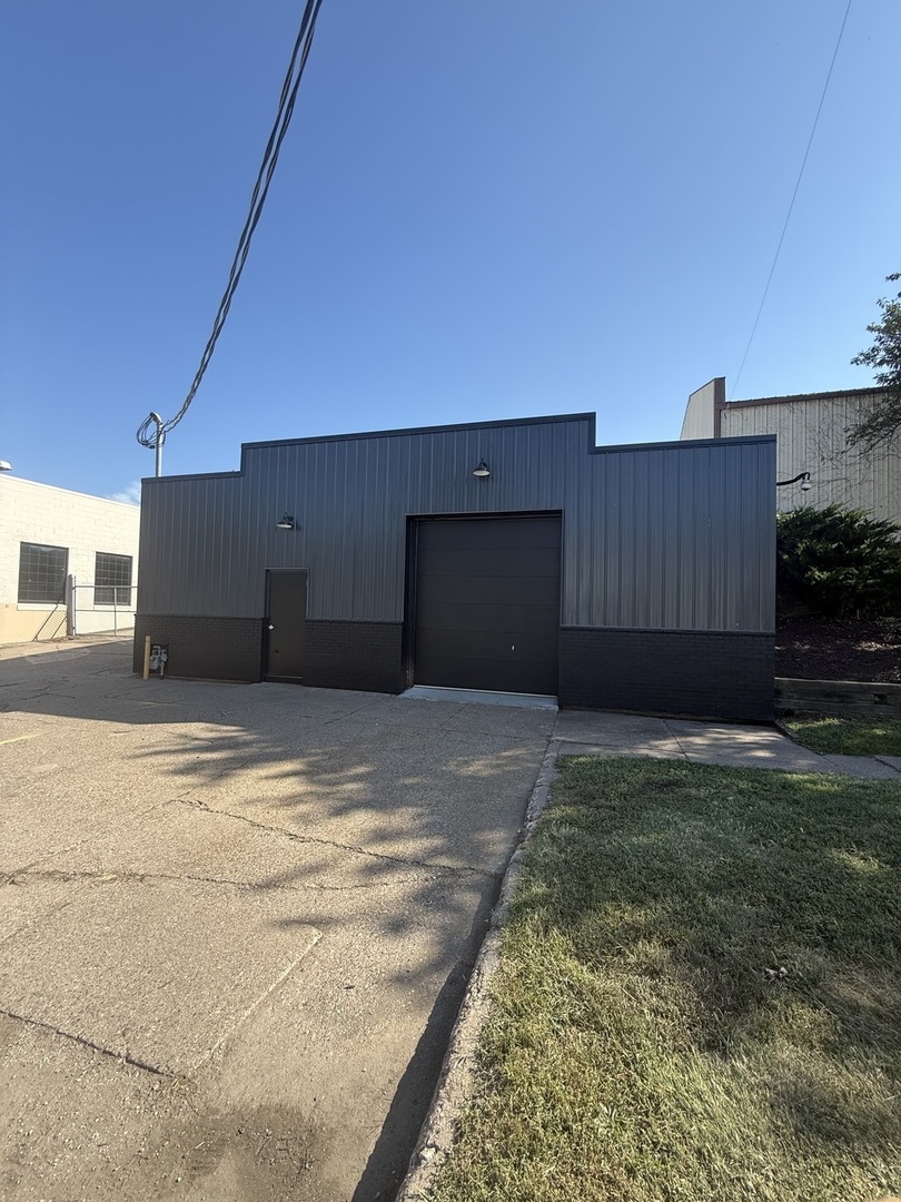 221 E 5th Street Property Photo 1