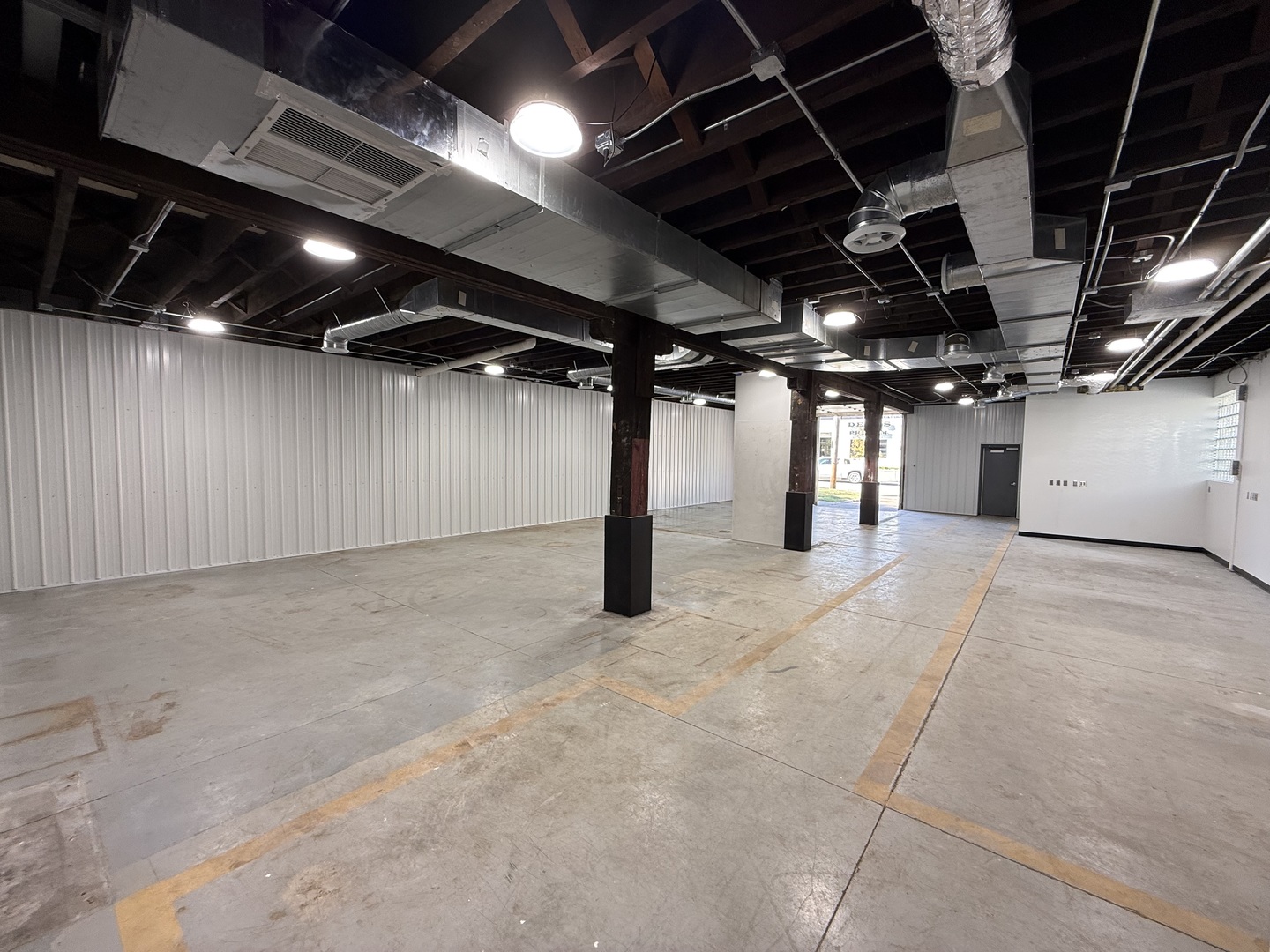 221 E 5th Street Property Photo 4