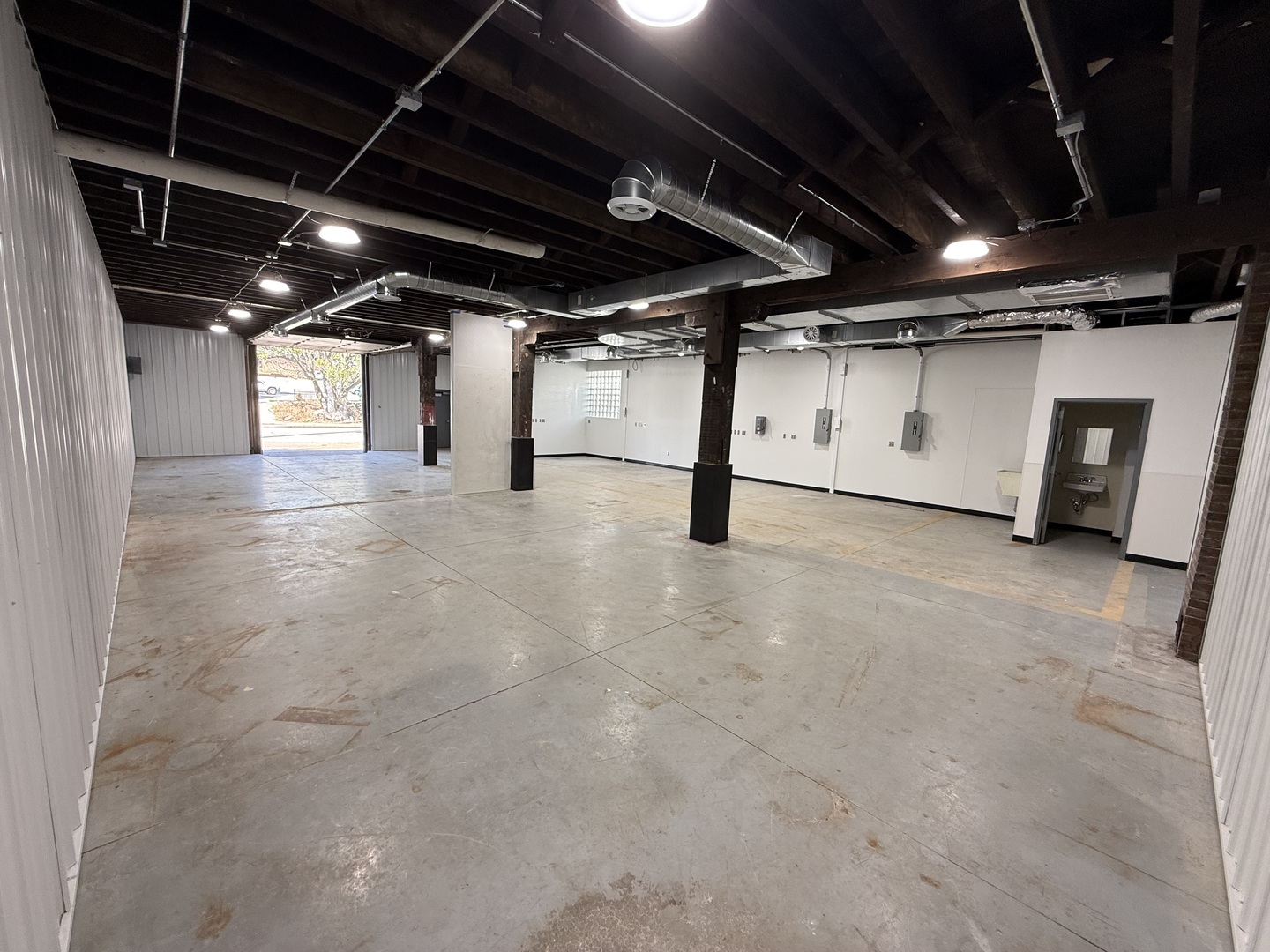 221 E 5th Street Property Photo 5