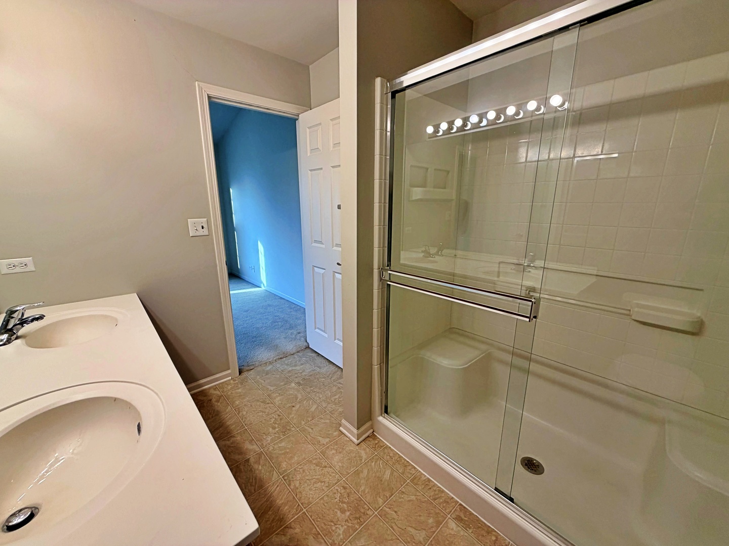 2438 Anna Way Property Photo 10