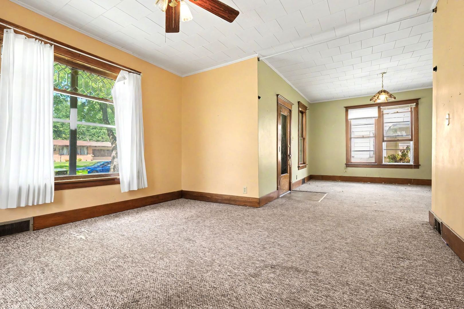 205 E Hickory Street Property Photo 4
