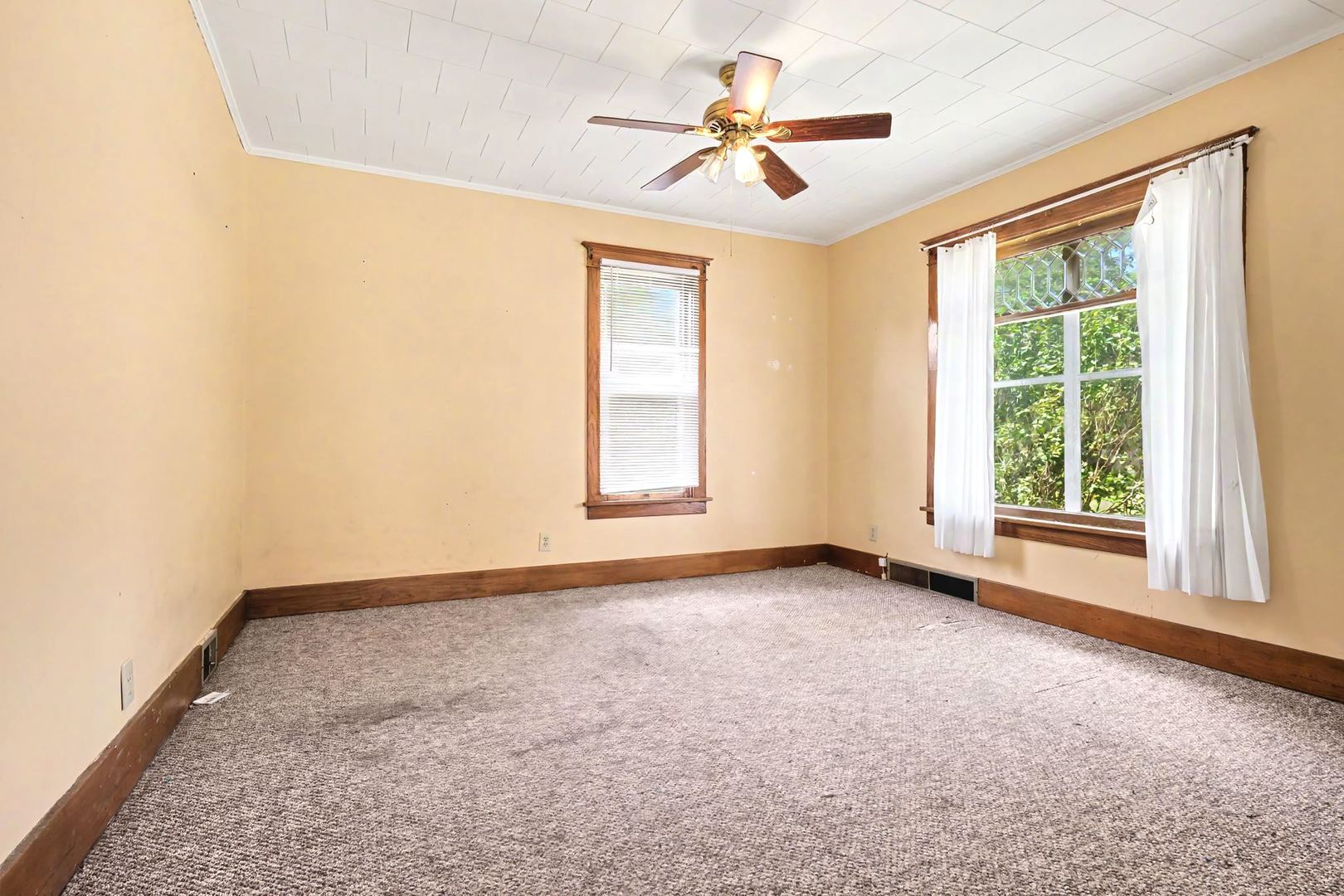 205 E Hickory Street Property Photo 5