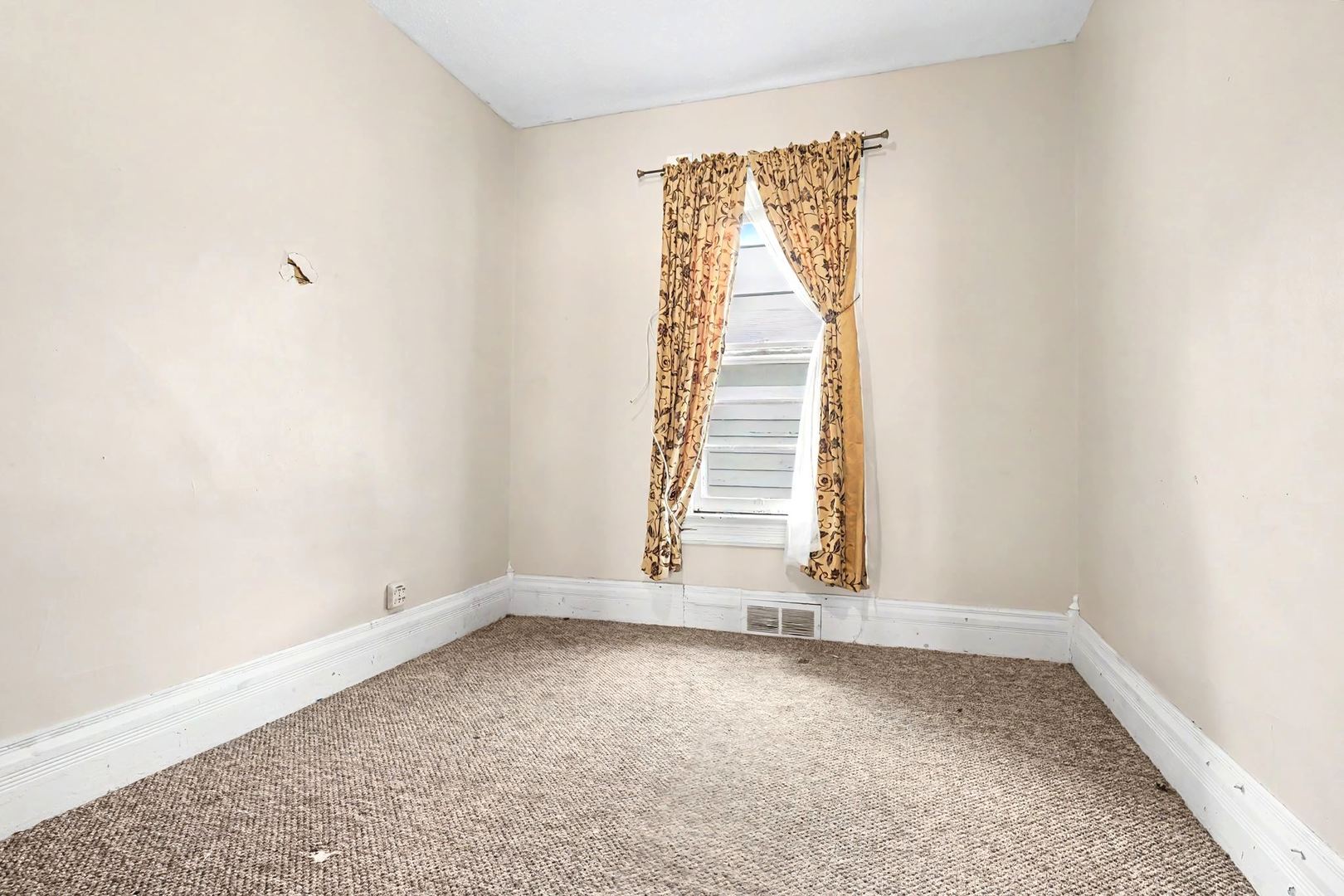 205 E Hickory Street Property Photo 8