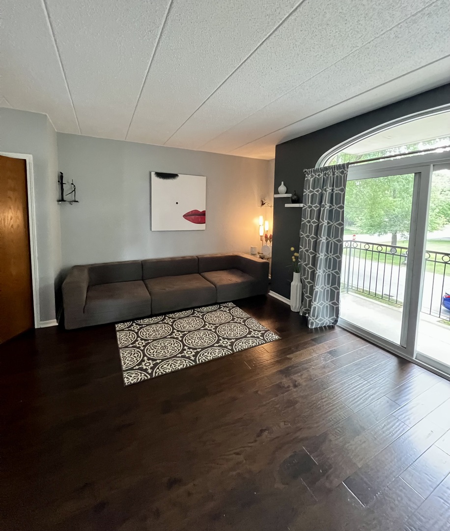 9410 S 77th Court 2e Property Photo 4