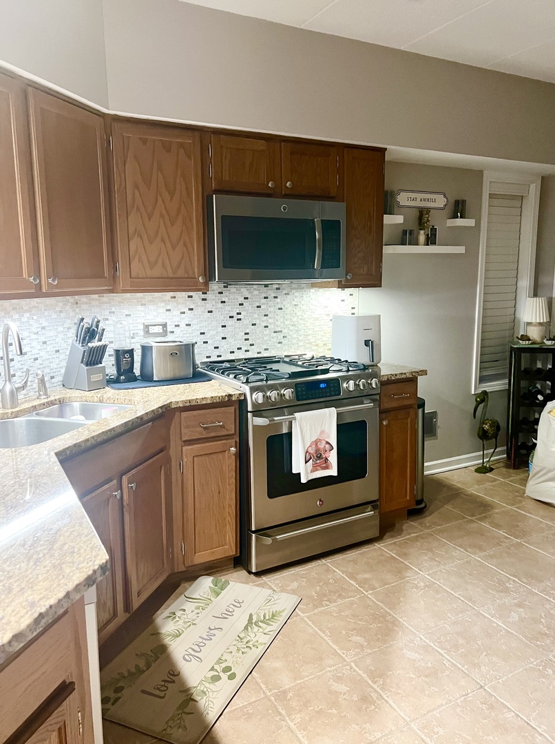 9410 S 77th Court 2e Property Photo 11