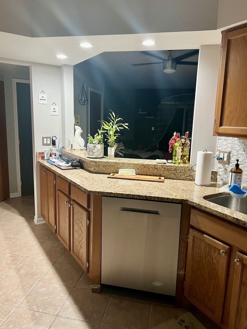 9410 S 77th Court 2e Property Photo 13