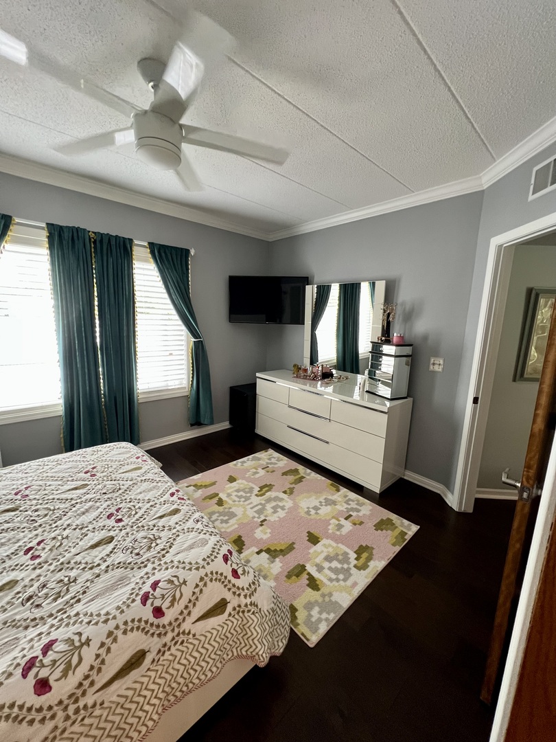 9410 S 77th Court 2e Property Photo 16