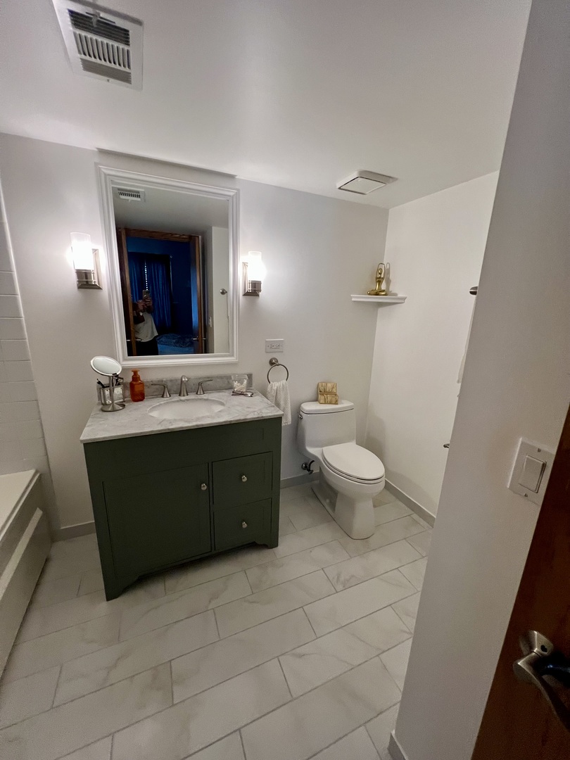 9410 S 77th Court 2e Property Photo 17