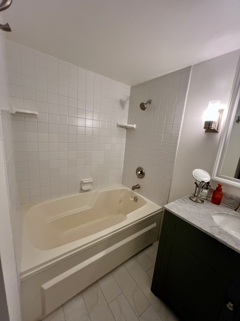 9410 S 77th Court 2e Property Photo 18