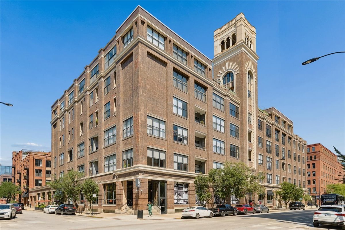 1000 W Washington Boulevard 216 Property Photo 1