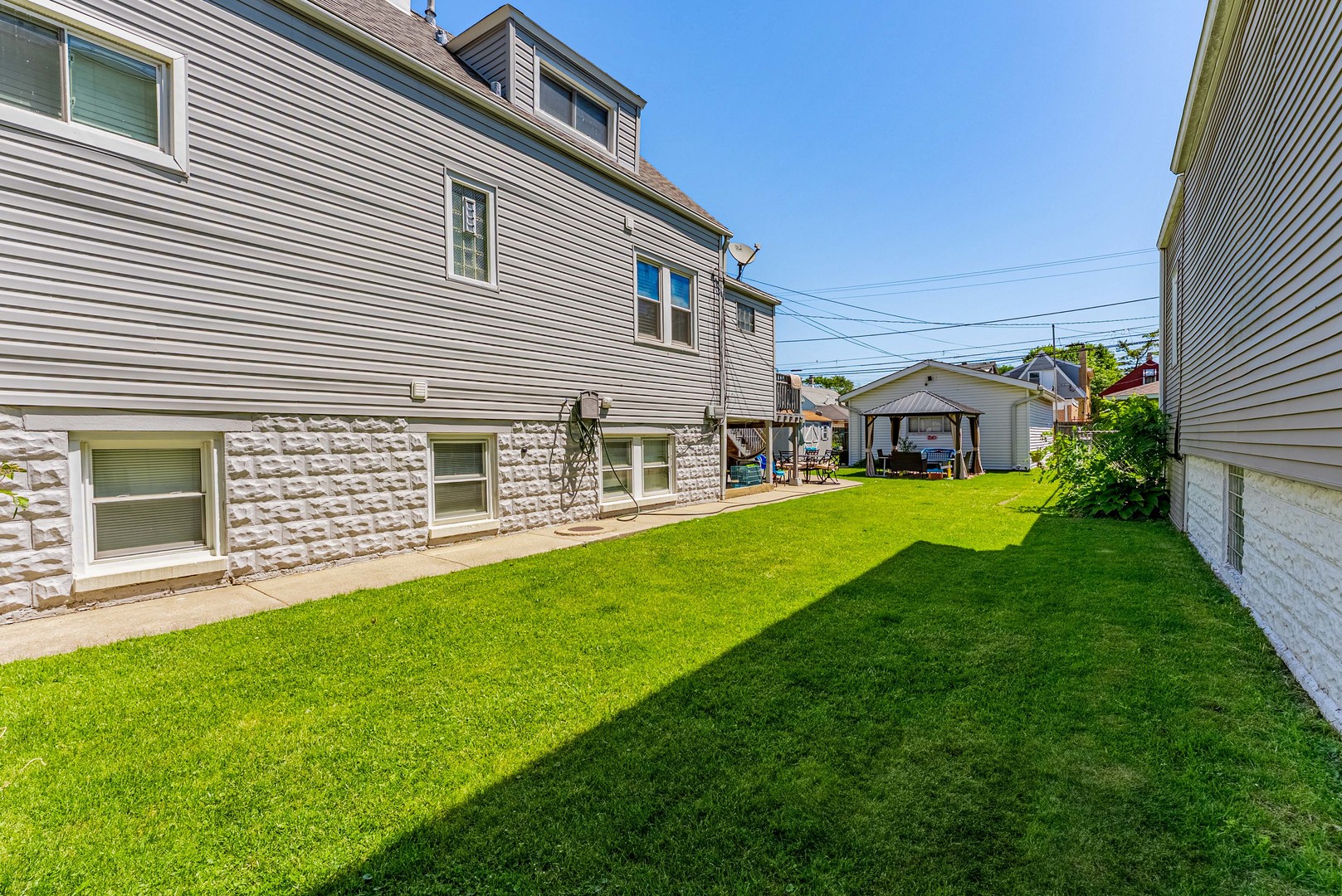 1513 Clarence Avenue Property Photo 4