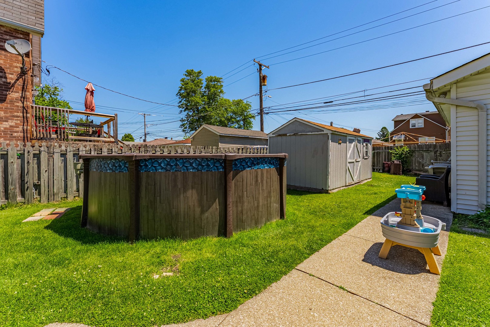 1513 Clarence Avenue Property Photo 7